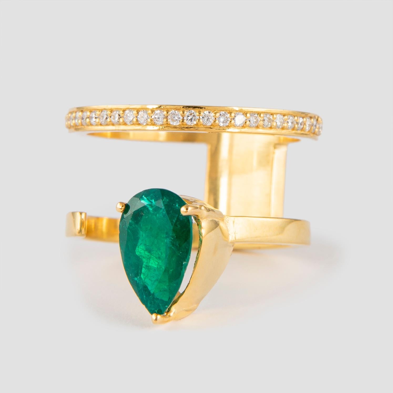 Pear Cut Alexander 2.01 Carat Floating Emerald Diamonds Ring 18 Karat Yellow Gold For Sale