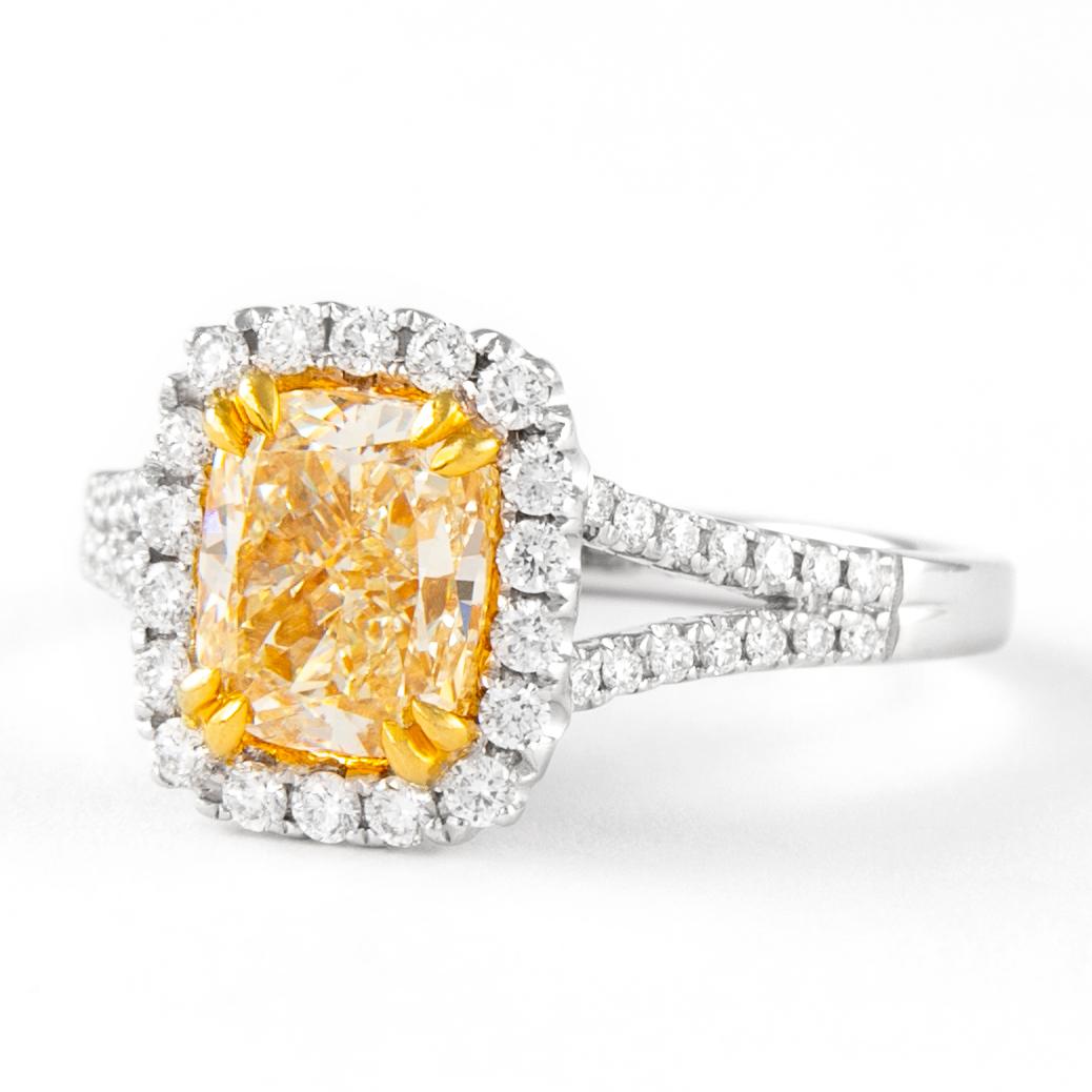 Contemporain Alexander Bague en or 18 carats avec diamants taille coussin jaune intense de 2,01 carats VVS2 en vente