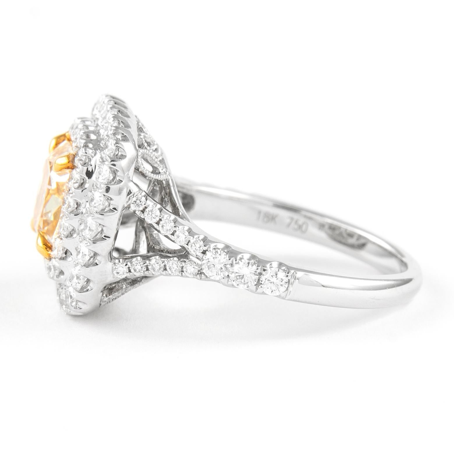 Alexander 2,02ct Fancy Intense Gelb VS2 Diamant Doppel Halo Ring 18k Zweifarbiger Ring (Kissenschliff) im Angebot
