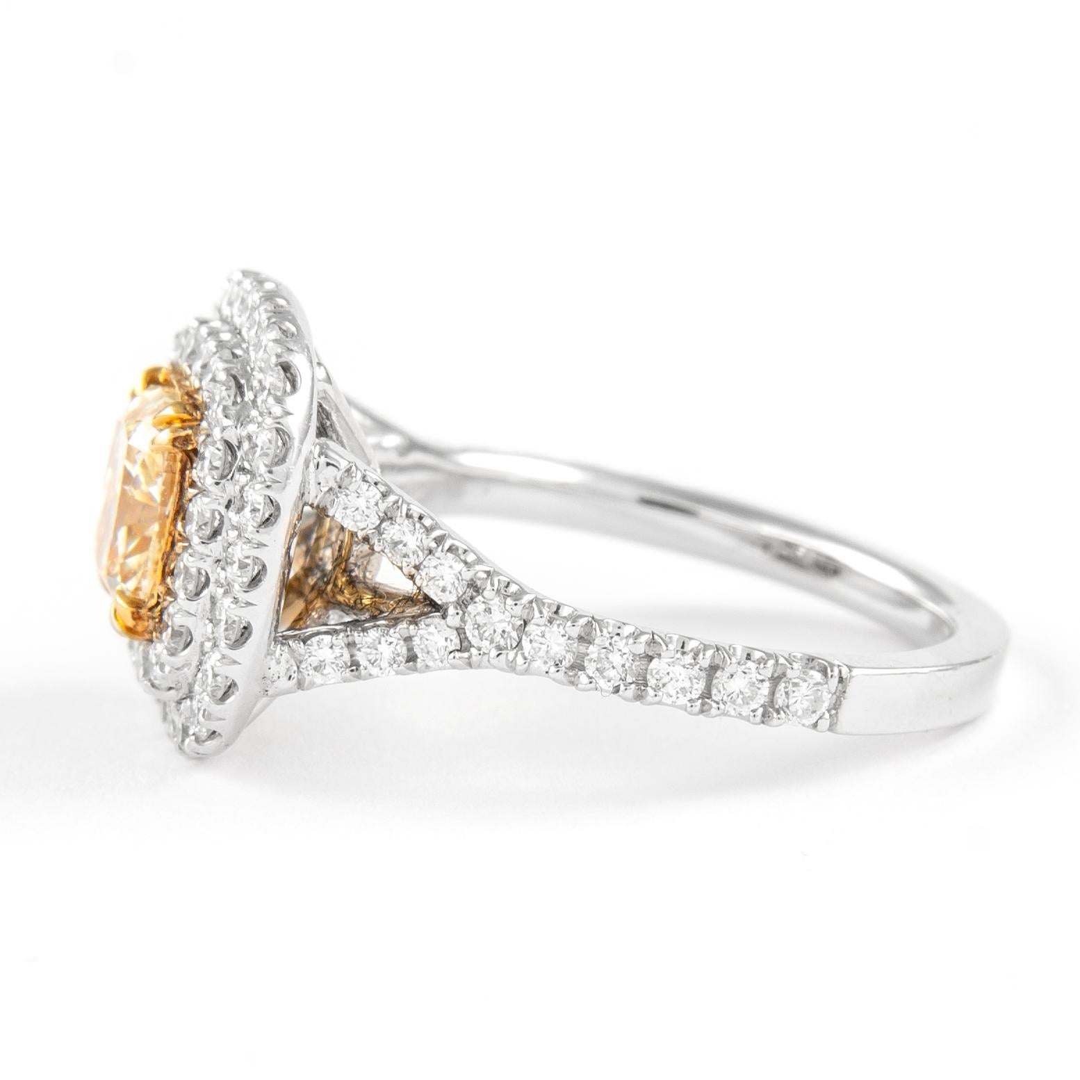 Taille coussin Alexander Bague bicolore 18 carats avec diamant jaune fantaisie 2,12 carats VS2 et double halo de diamants en vente