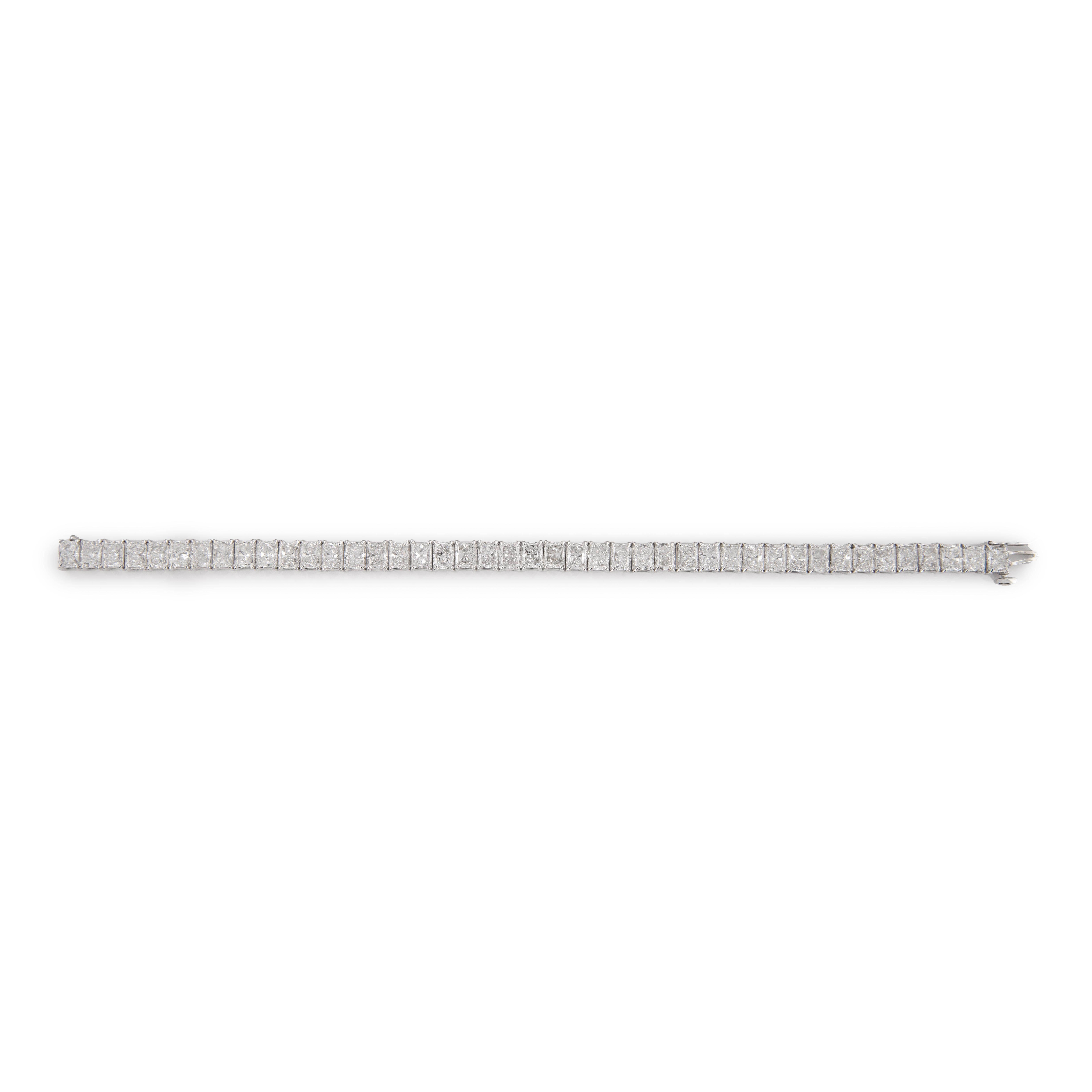 Alexander 21,80 Karat Diamant-Tennisarmband 18-Karat Weißgold (Radiantschliff) im Angebot