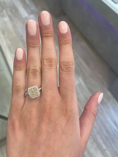 Alexander Beverly Hills 2,21ctt Fancy Yellow VS1 Cushion Diamond Halo Ring 18k
