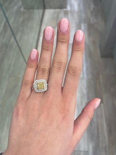Alexander Beverly Hills Anillo de doble halo de diamantes VS2 amarillos fantasía de 2,29 ct 18k