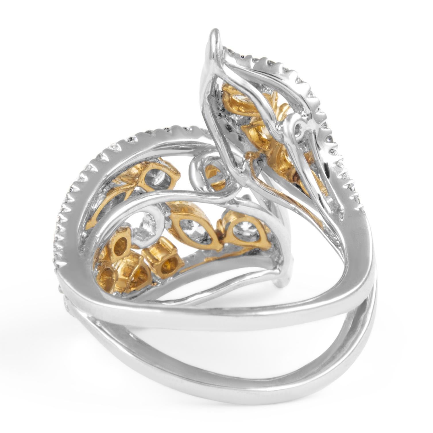 Alexander, bague bypass florale en or bicolore 18 carats avec diamant jaune 2,29 carats Neuf - En vente à BEVERLY HILLS, CA