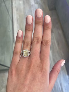 Alexander Beverly Hills 2.30ctt Fancy Yellow VS1 Radiant Diamond Ring 18k