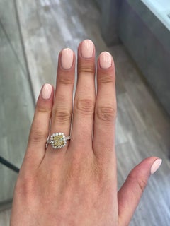 Alexander Beverly Hills 2,33 ct Anillo de diamantes en cojín VS1 amarillo fantasía 18k