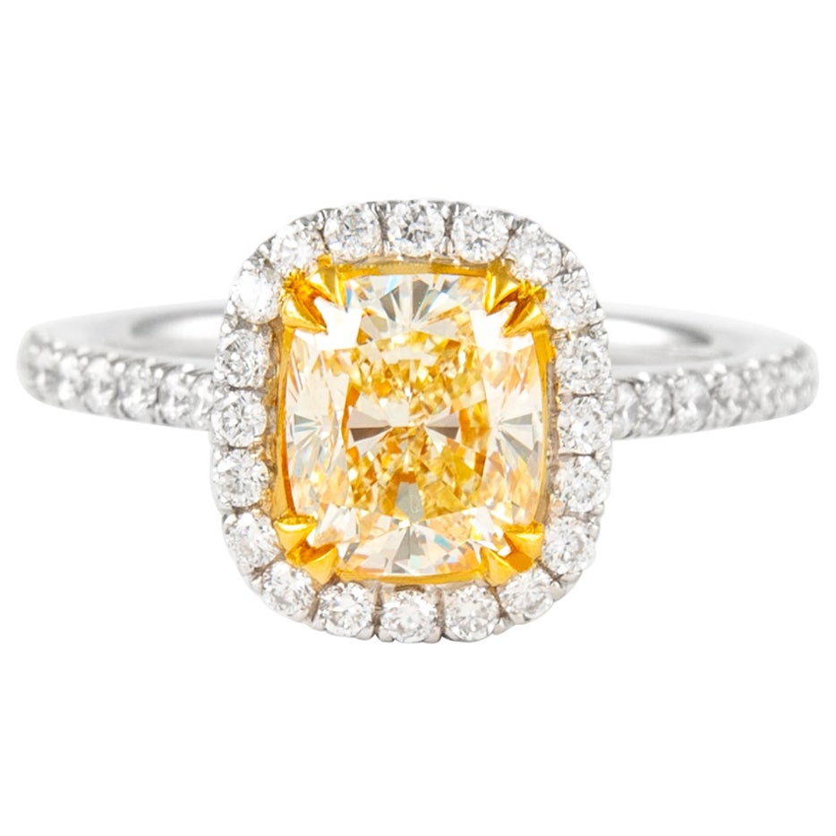 Alexander 2,34 Karat Ausgefallener gelber VVS2 Kissendiamant mit Halo-Ring 18k Zweifarbiger Diamant im Kissenschliff