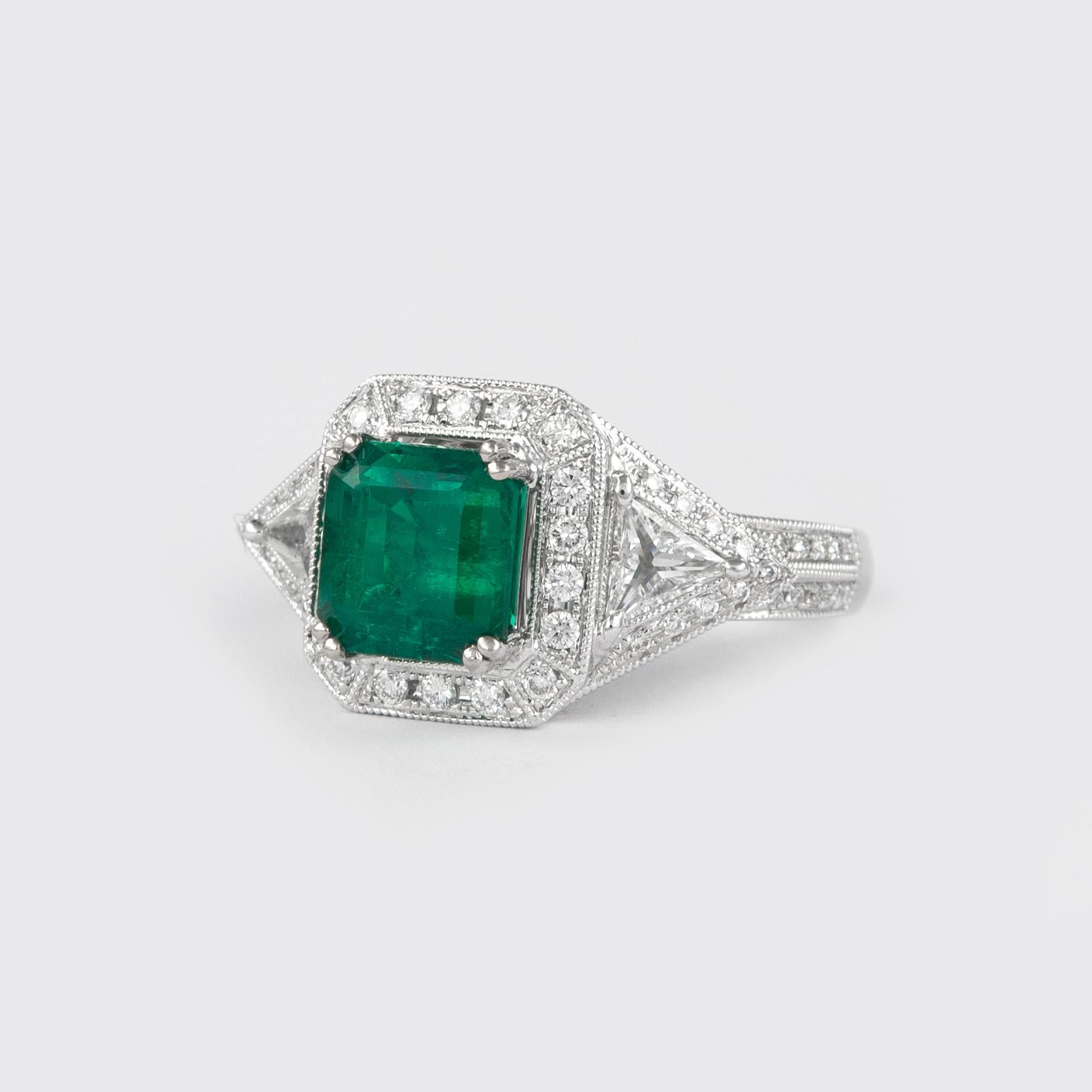 Modern Alexander 2.50 Carat Emerald with Diamonds Ring 18 Karat Gold For Sale