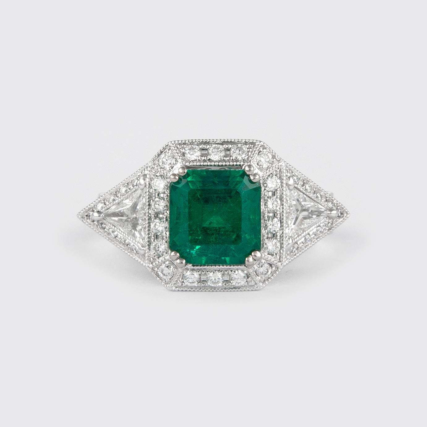 Women's Alexander 2.50 Carat Emerald with Diamonds Ring 18 Karat Gold For Sale
