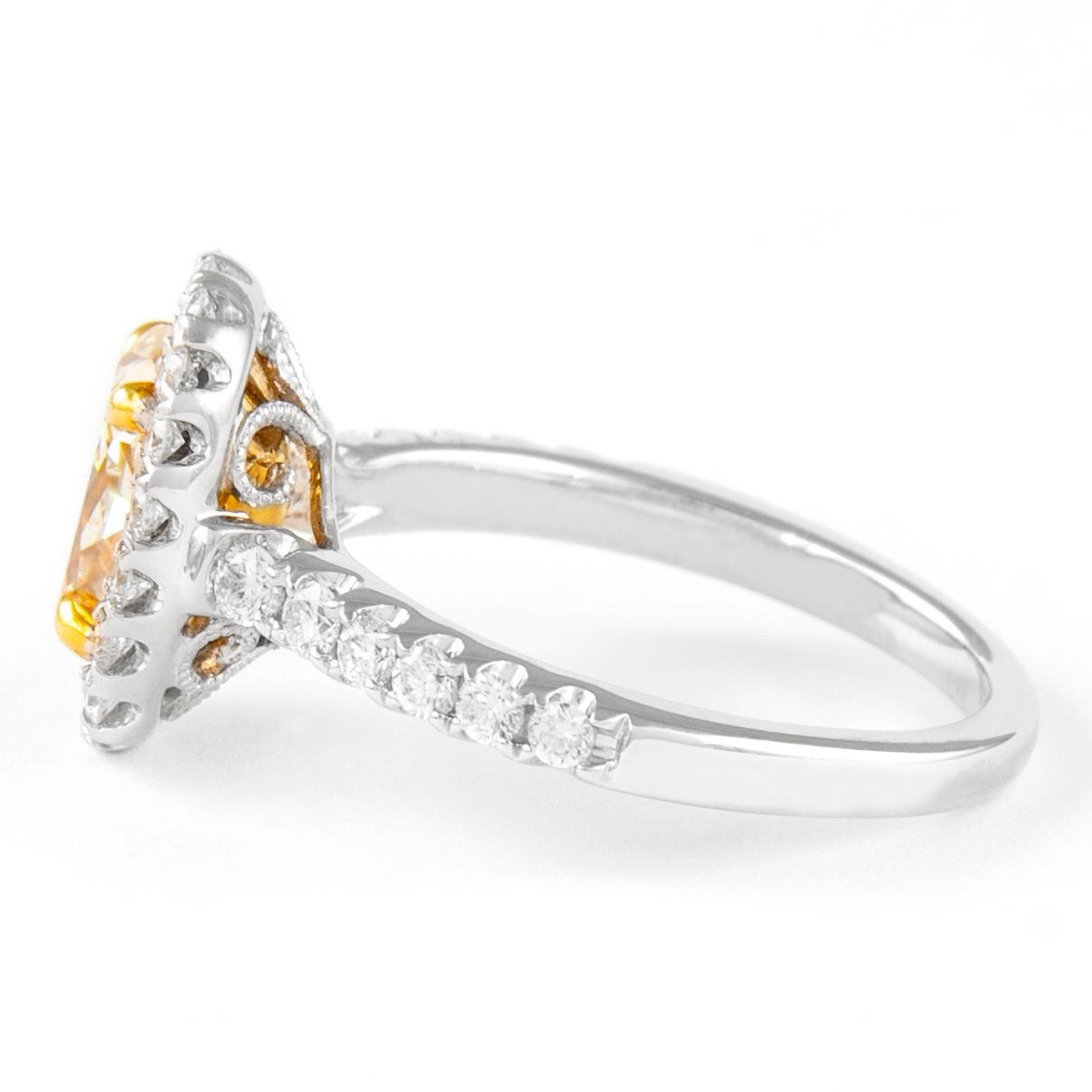 Alexander 2,66 Karat Ausgefallener gelber ovaler Diamant mit Halo-Ring 18k Zweifarbiger Diamant (Kissenschliff) im Angebot