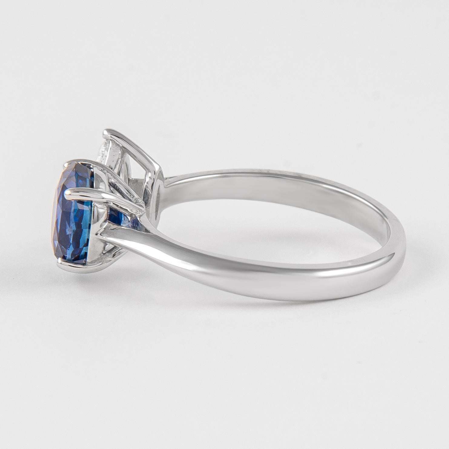 Modern Alexander 2.77 Carat Toi Et Moi Sapphire & Diamonds Ring 18k White Gold For Sale