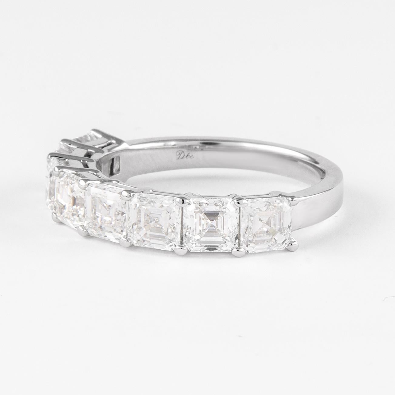 Alexander 2,82 Karat Asscher-Schliff Diamant D/E VVS Halb-Eternity-Ring 18k Weißgold (Moderne) im Angebot