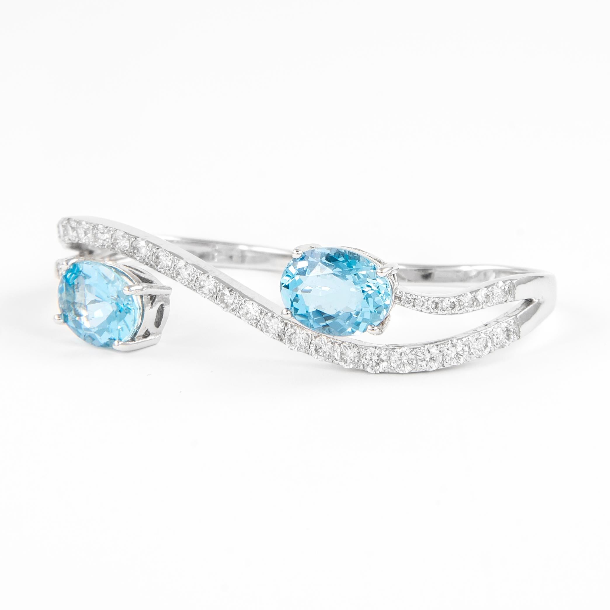 Contemporary Alexander Beverly Hills 2.87ct Oval Aquamarine and Diamond Double Ring 18k White For Sale