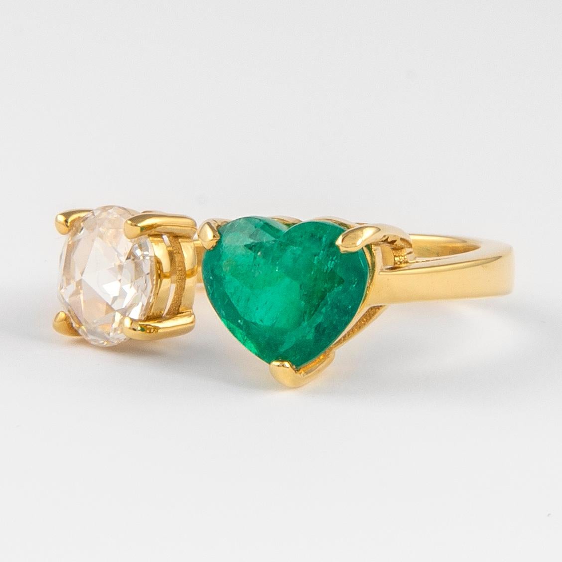 Modern Alexander 2.97 Carat Toi Et Moi Emerald & Rose Cut Diamond Ring 18k Yellow Gold For Sale