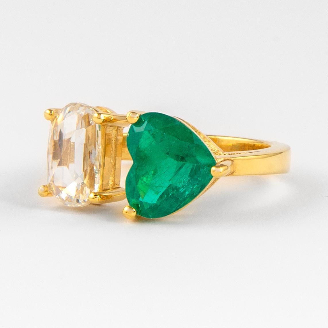 Modern Alexander 3.11 Carat Toi Et Moi Emerald & Rose Cut Diamond Ring 18k Yellow Gold For Sale