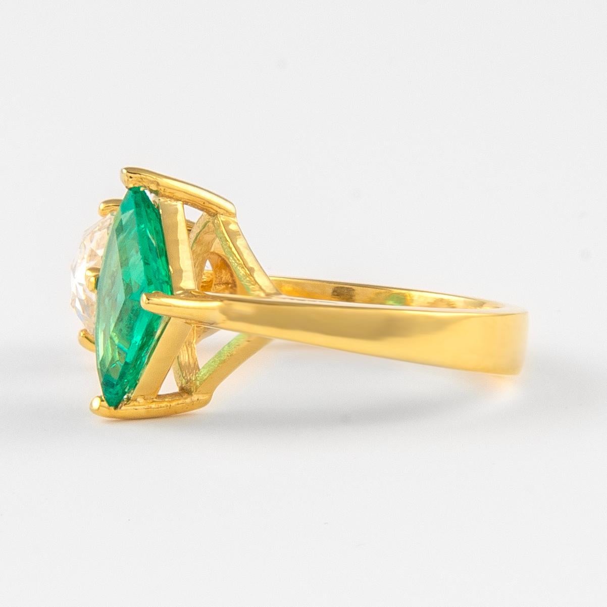 Kite Cut Alexander 3.11 Carat Toi Et Moi Emerald & Rose Cut Diamond Ring 18k Yellow Gold For Sale