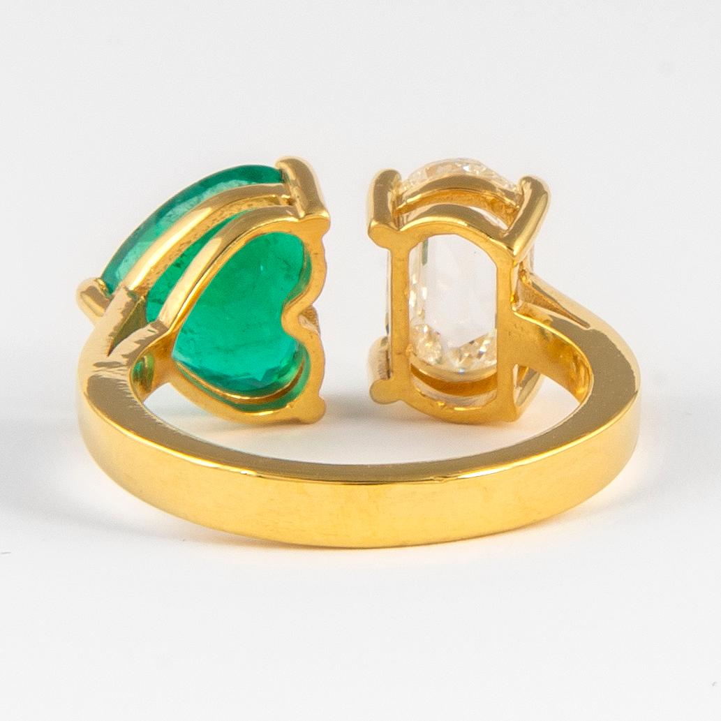Women's Alexander 3.11 Carat Toi Et Moi Emerald & Rose Cut Diamond Ring 18k Yellow Gold For Sale