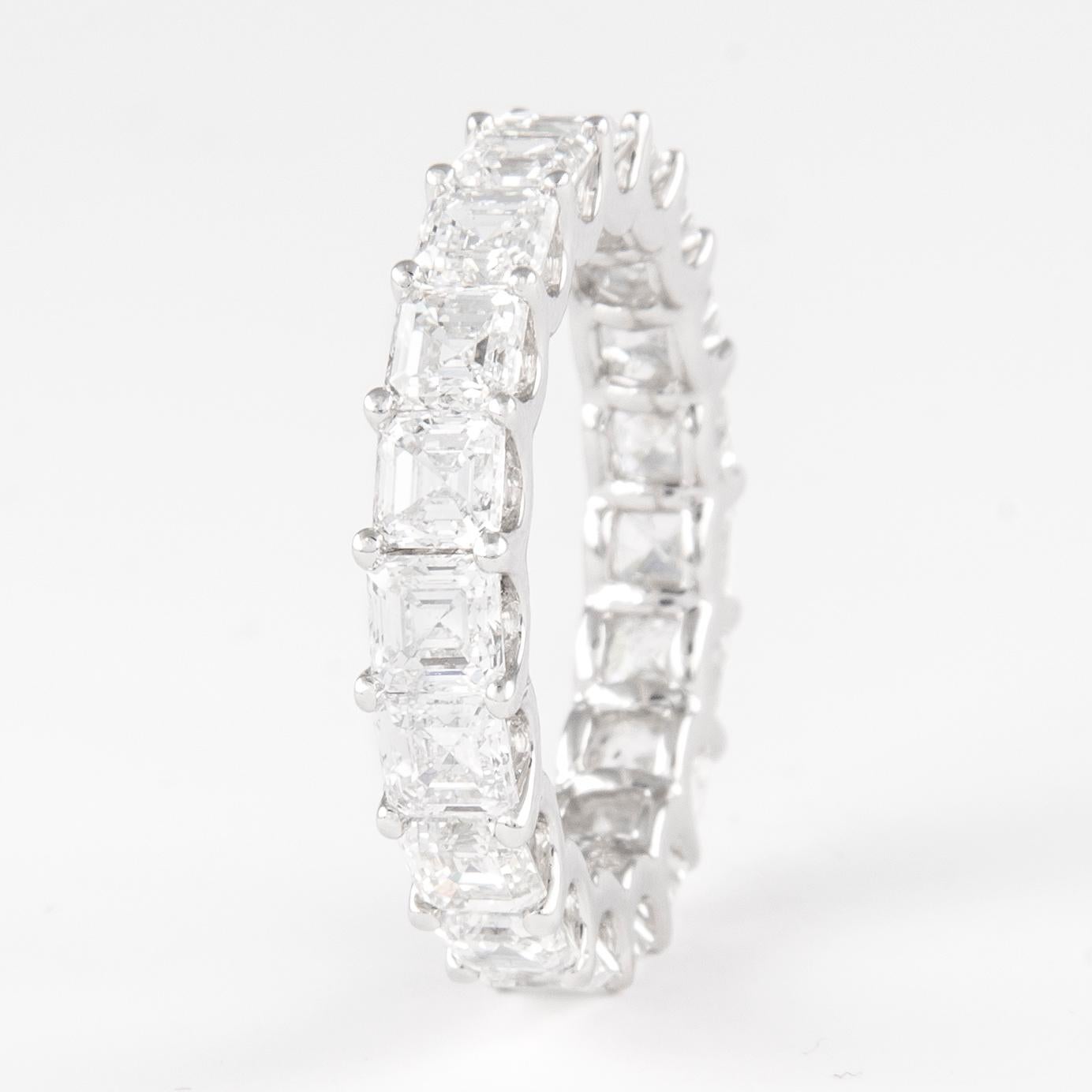 Alexander 3,25 Karat Asscher-Schliff Diamant D/E VVS Eternity-Ring Platin (Moderne) im Angebot