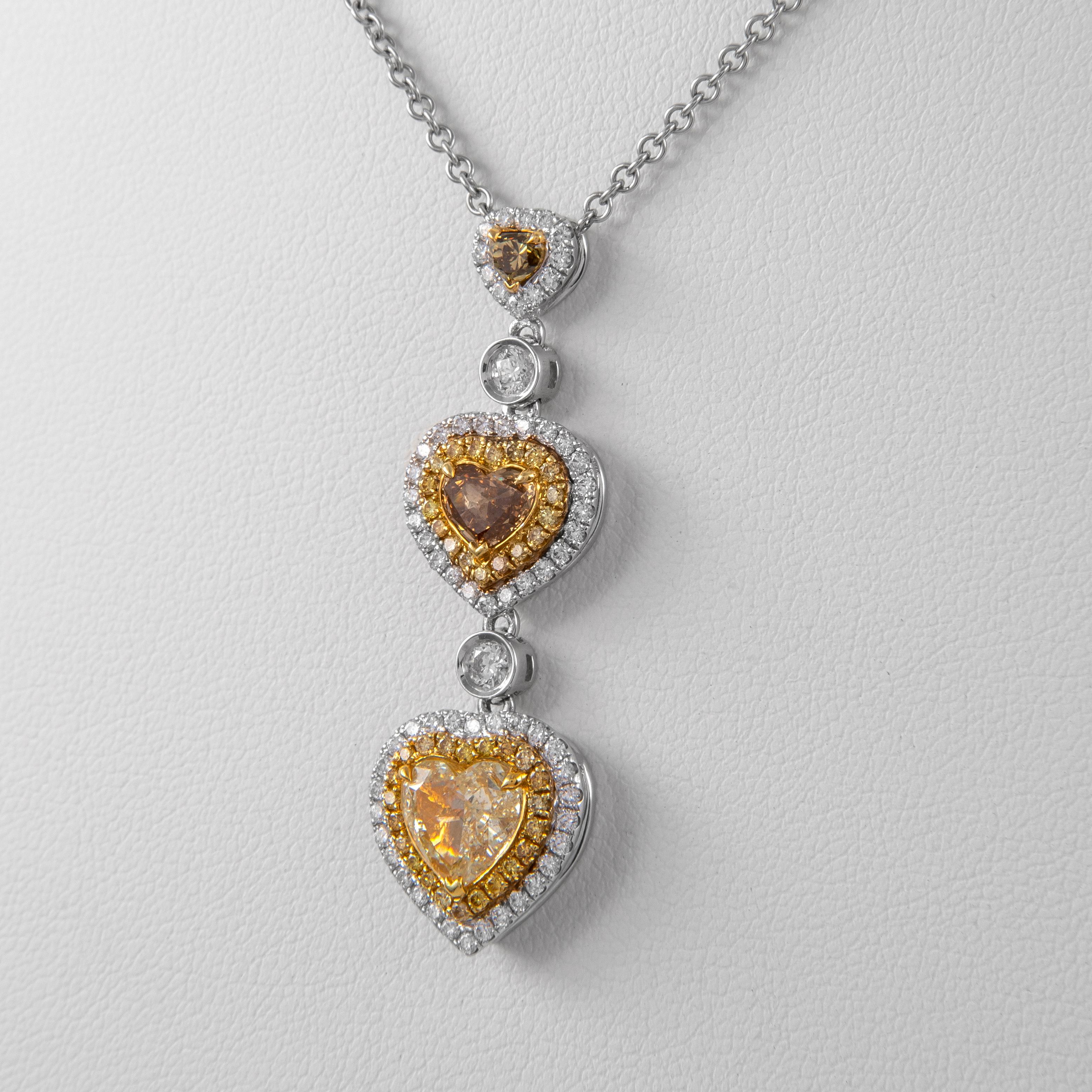 Alexander 3,54 Karat Ausgefallene Farbe Diamant-Tropfen-Halskette 18k Weiß- und Gelbgold (Herzschliff) im Angebot