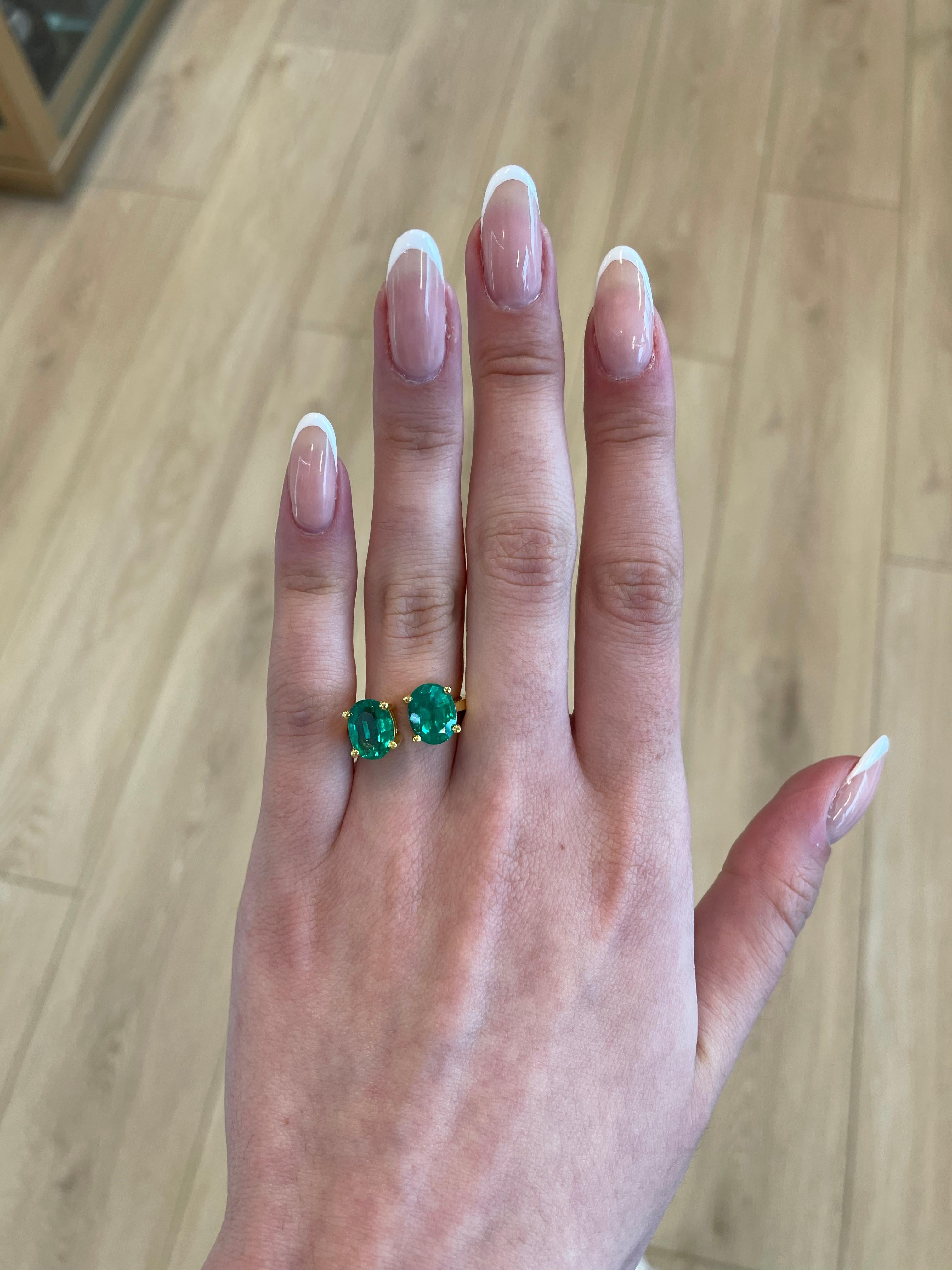 Stunning modern floating emerald and diamond toi et moi ring. By Alexander Beverly Hills.
2 oval emeralds, 3.78 carats apx F2. 18-karat yellow gold, 6.25 grams, current ring size 6.5.
Accommodated with an up-to-date appraisal by a GIA G.G. once