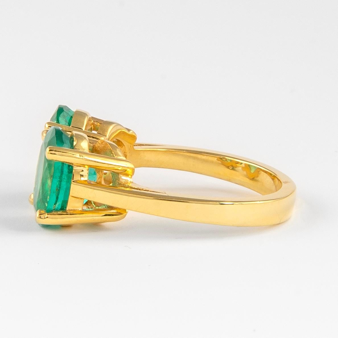 Taille ovale Alexander 3.78 Carat Toi Et Moi Emerald Ring 18k Yellow Gold en vente