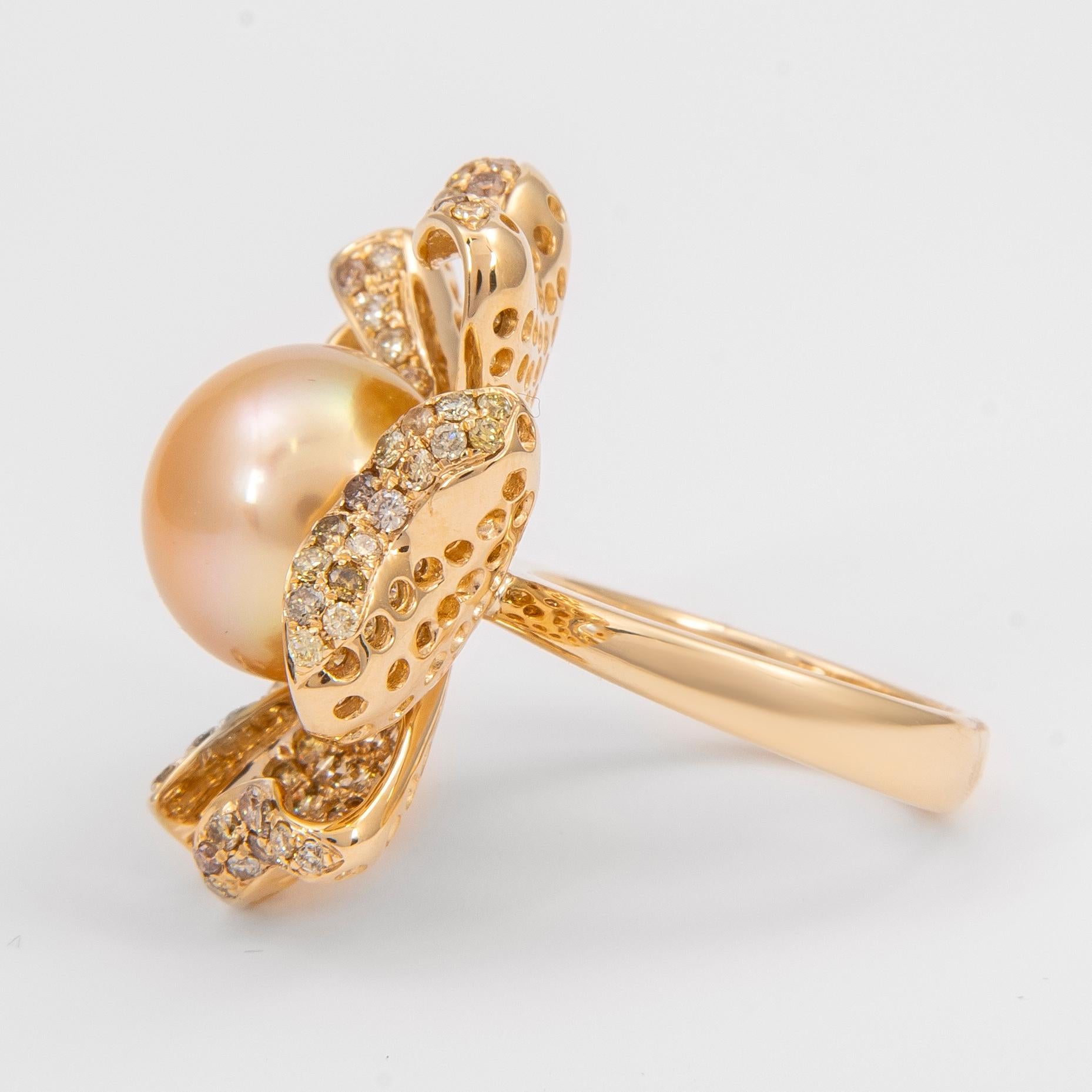 Alexander 3,87ct Multi-Color Diamant & Perle Floral Ring Gelbgold (Moderne) im Angebot