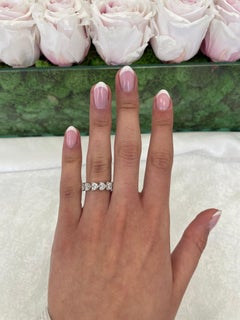 Alexander Beverly Hills, anneau d'éternité en platine avec diamants en forme de cœur de 4,02 carats D-F VVS2/VS1