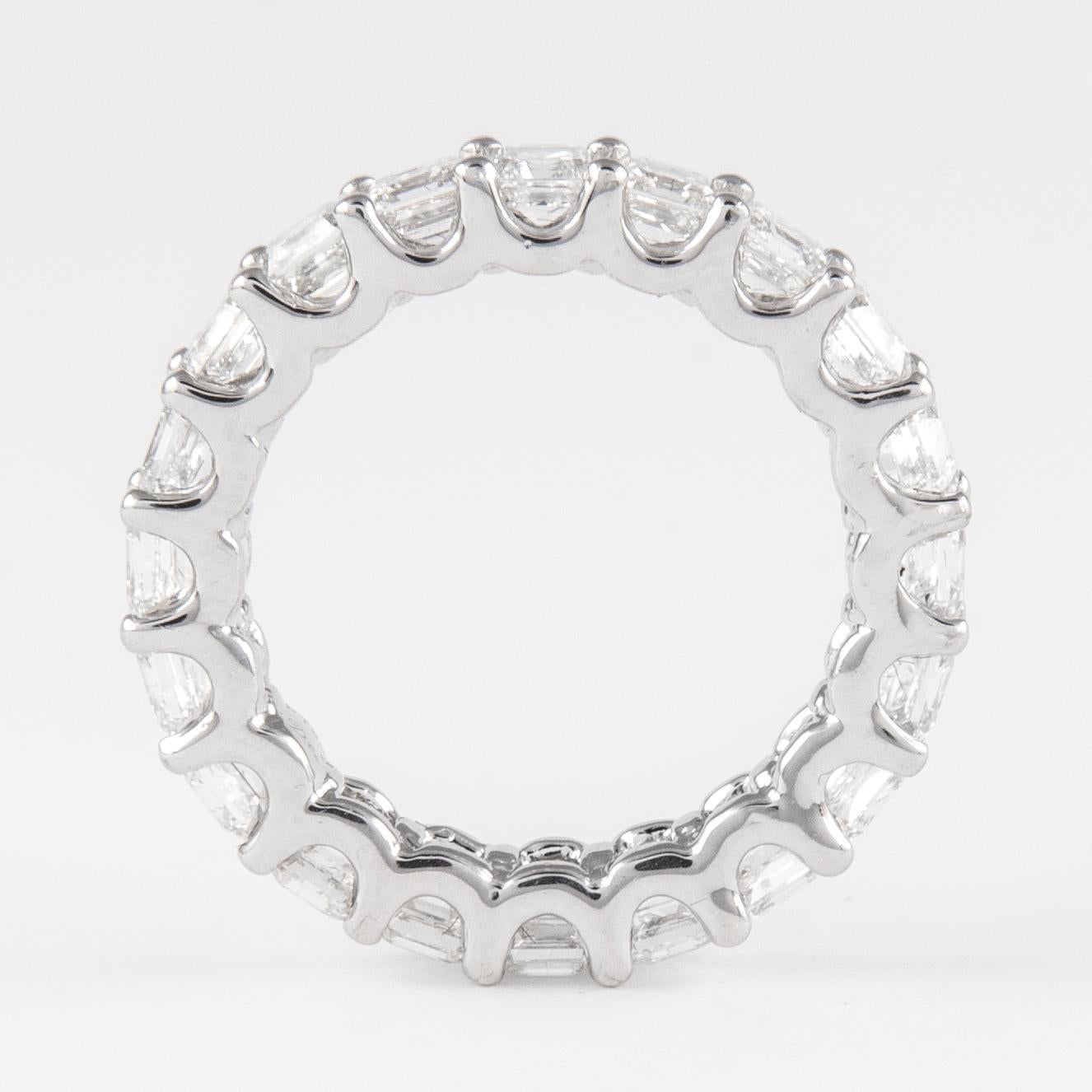 Alexander Eternity-Ring aus Platin mit 4,12 Karat Diamant im Asscher-Schliff D/E VVS im Zustand „Neu“ im Angebot in BEVERLY HILLS, CA