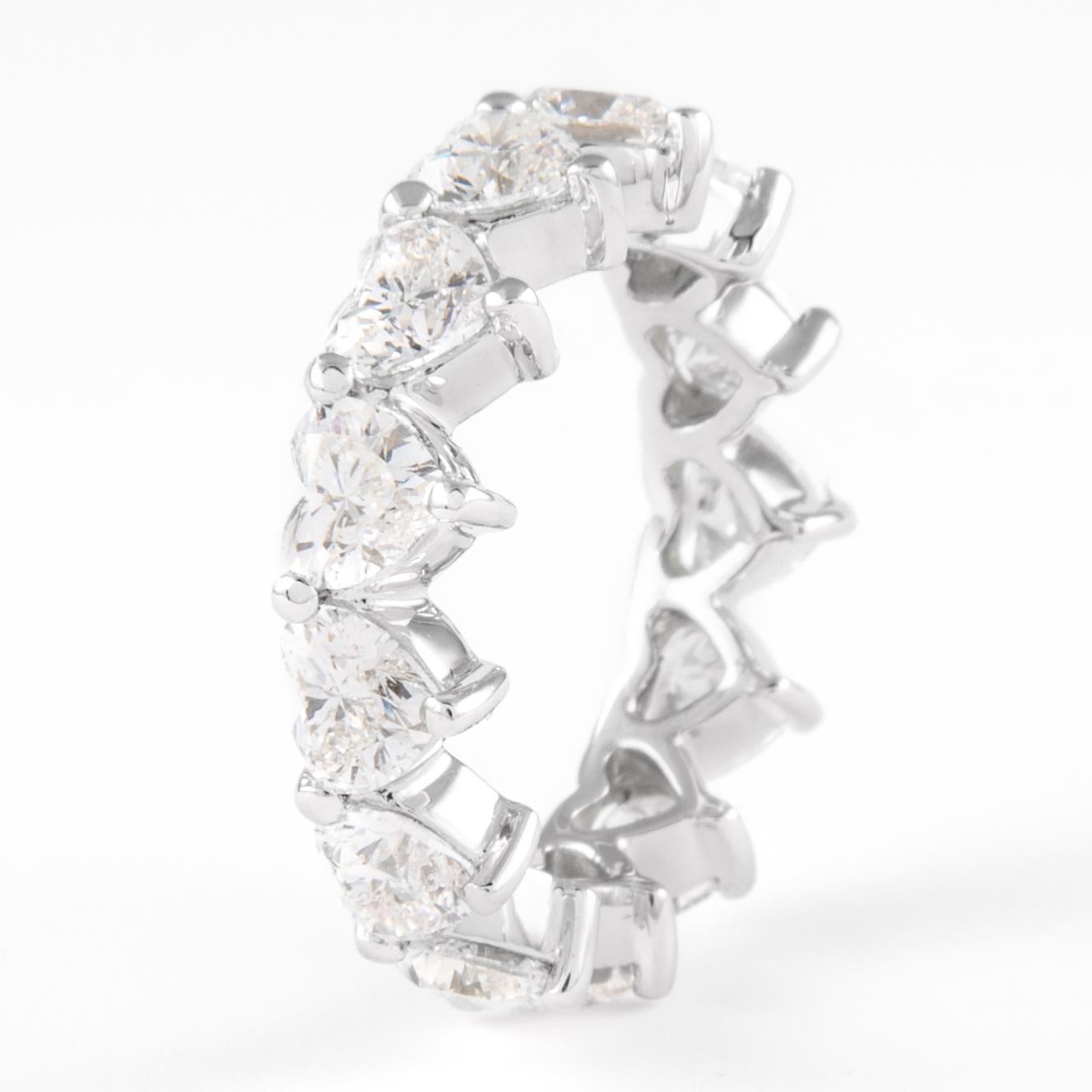 Moderne Anneau d'éternité Alexander en platine avec diamants en forme de cœur de 4,16 carats D-F VVS2/VS1 en vente