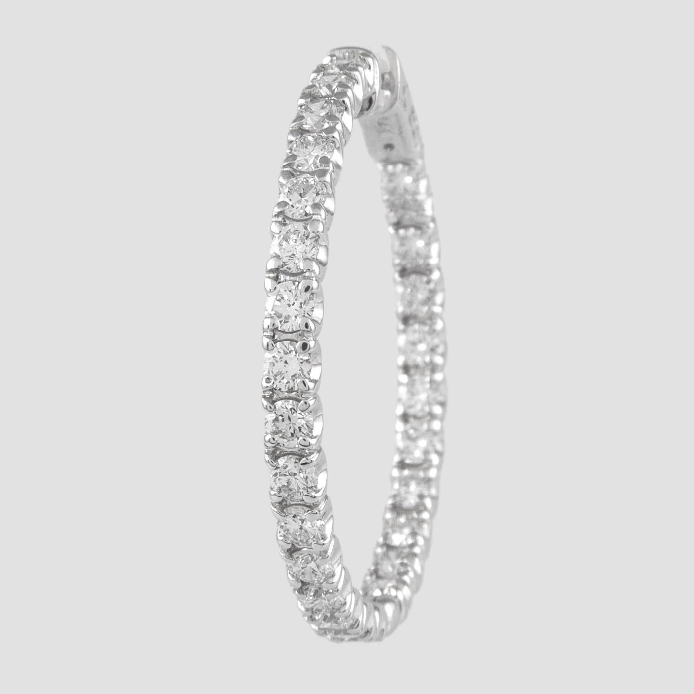 Taglio rotondo Alexander Beverly Hills Orecchini a cerchio con diamanti da 4,24 carati in oro bianco in vendita