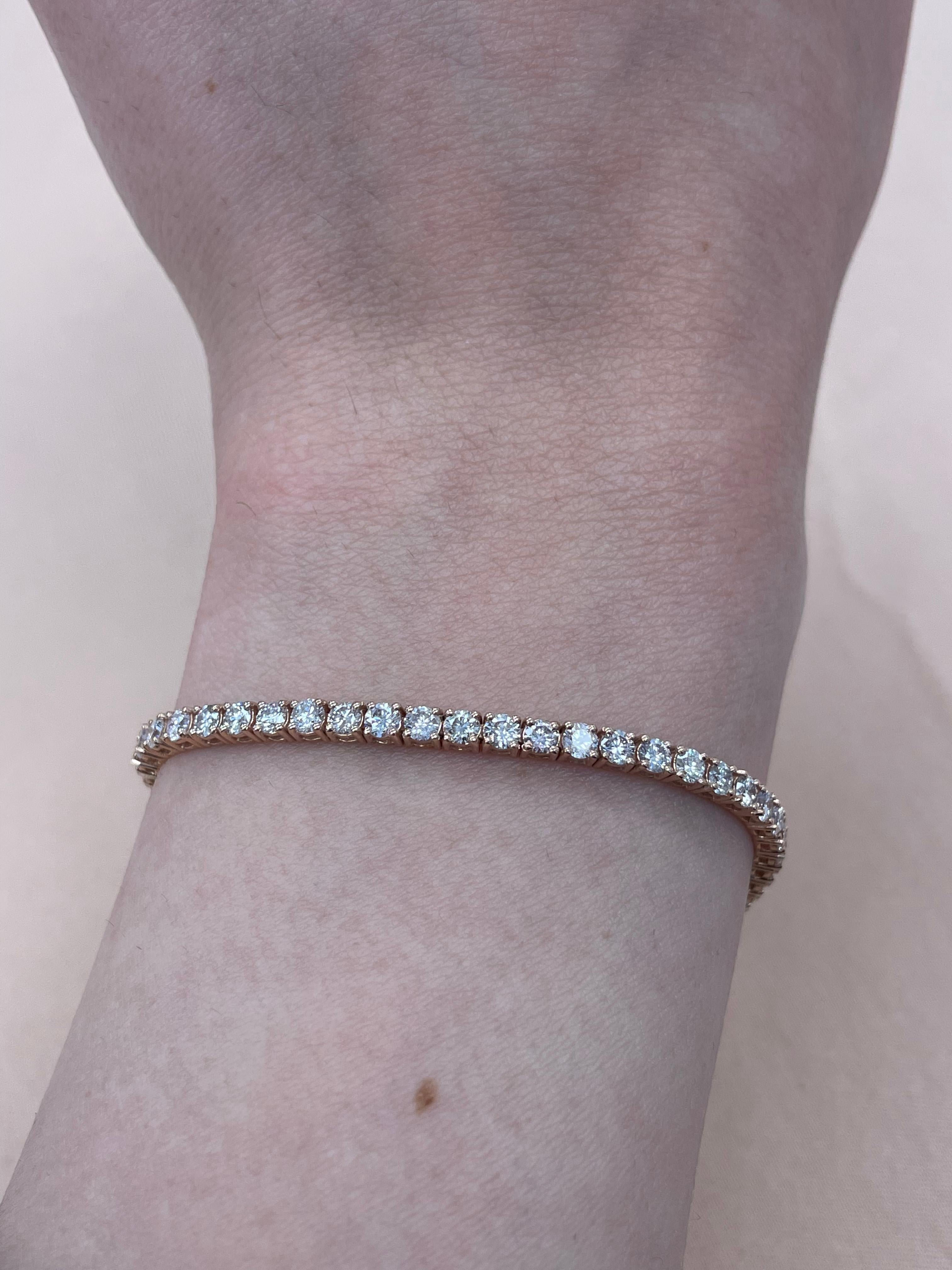 Exquisite and timeless diamonds tennis bracelet, by Alexander Beverly Hills.
63 round brilliant diamonds, 4.31 carats total. Approximately Very Light Pink color (looks like regular white diamonds in mounting) and VS2/SI1 clarity. Four prong set in