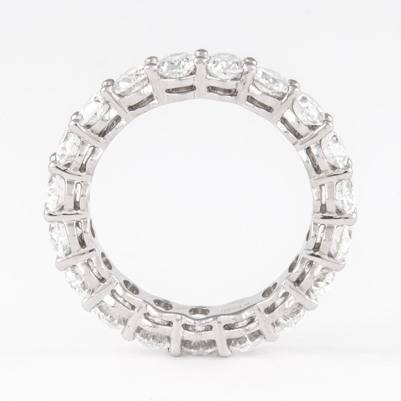Moderne Bracelet d'éternité Alexander en or blanc 18 carats avec diamants taille ovale 4,63 carats F VS S-6,75 en vente