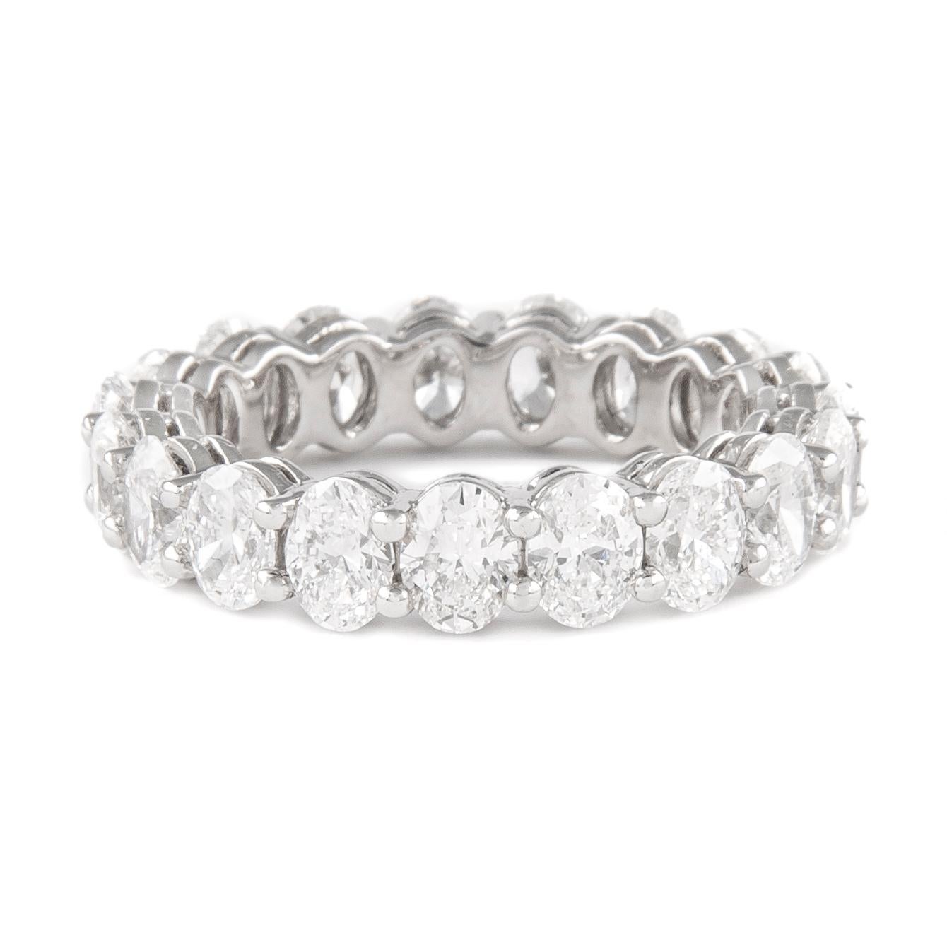 Alexander 4.63ct F VS Oval Cut Diamond Eternity Band 18k White Gold S-6.75 In New Condition For Sale In BEVERLY HILLS, CA
