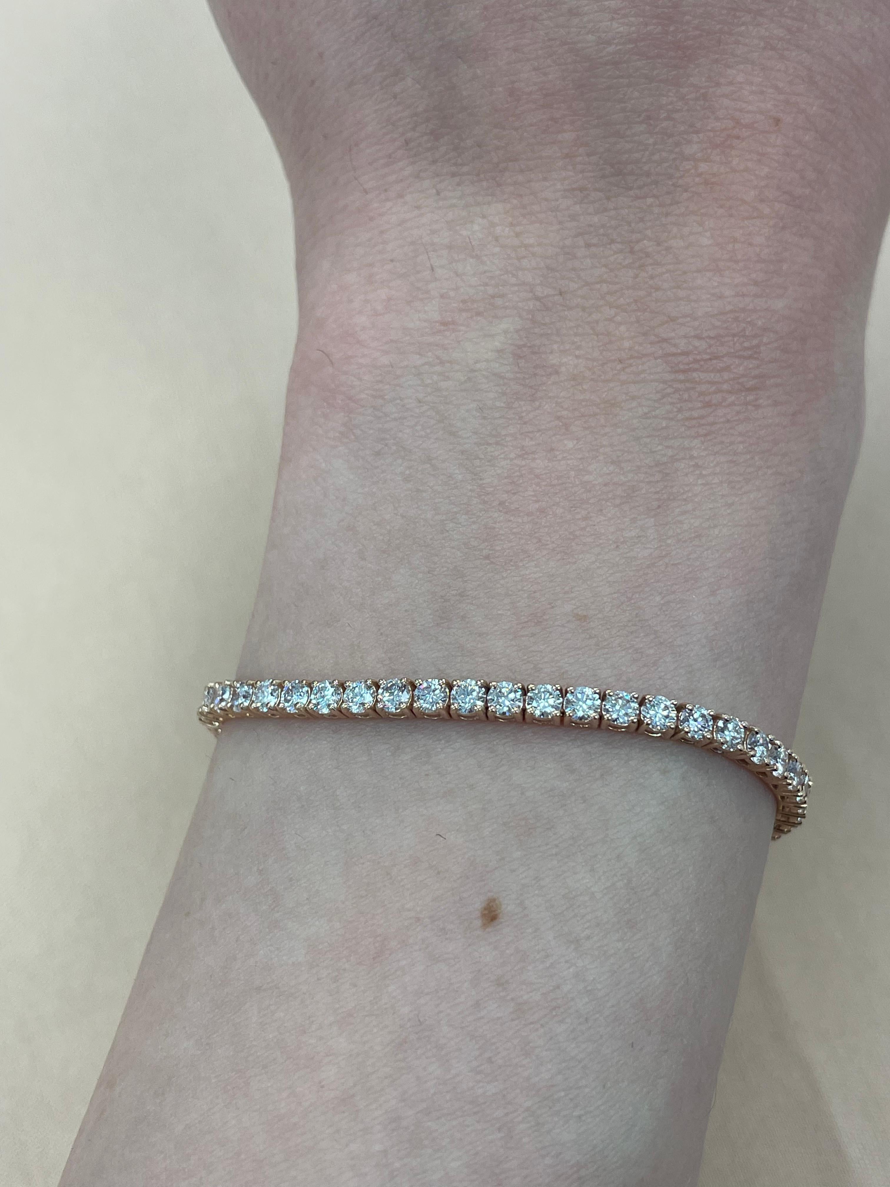 Exquisite and timeless diamonds tennis bracelet, by Alexander Beverly Hills.
62 round brilliant diamonds, 4.69 carats total. Approximately Very Light Pink color (looks like regular white diamonds in mounting) and VS2/SI1 clarity. Four prong set in