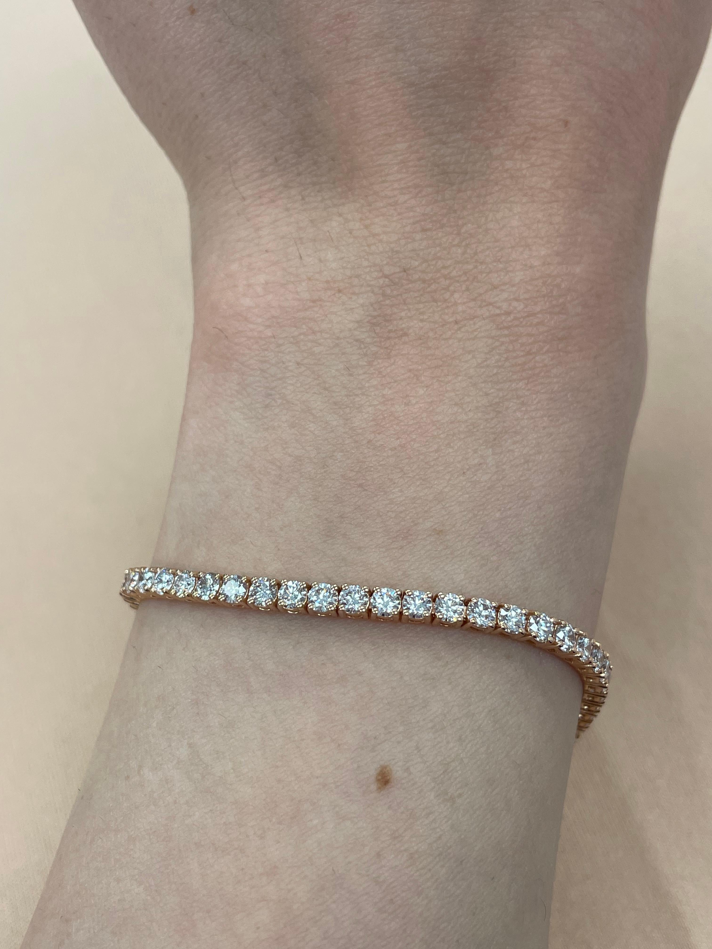 Exquisite and timeless diamonds tennis bracelet, by Alexander Beverly Hills.
59 round brilliant diamonds, 4.98 carats total. Approximately Very Light Pink color (looks like regular white diamonds in mounting) and VS2/SI1 clarity. Four prong set in