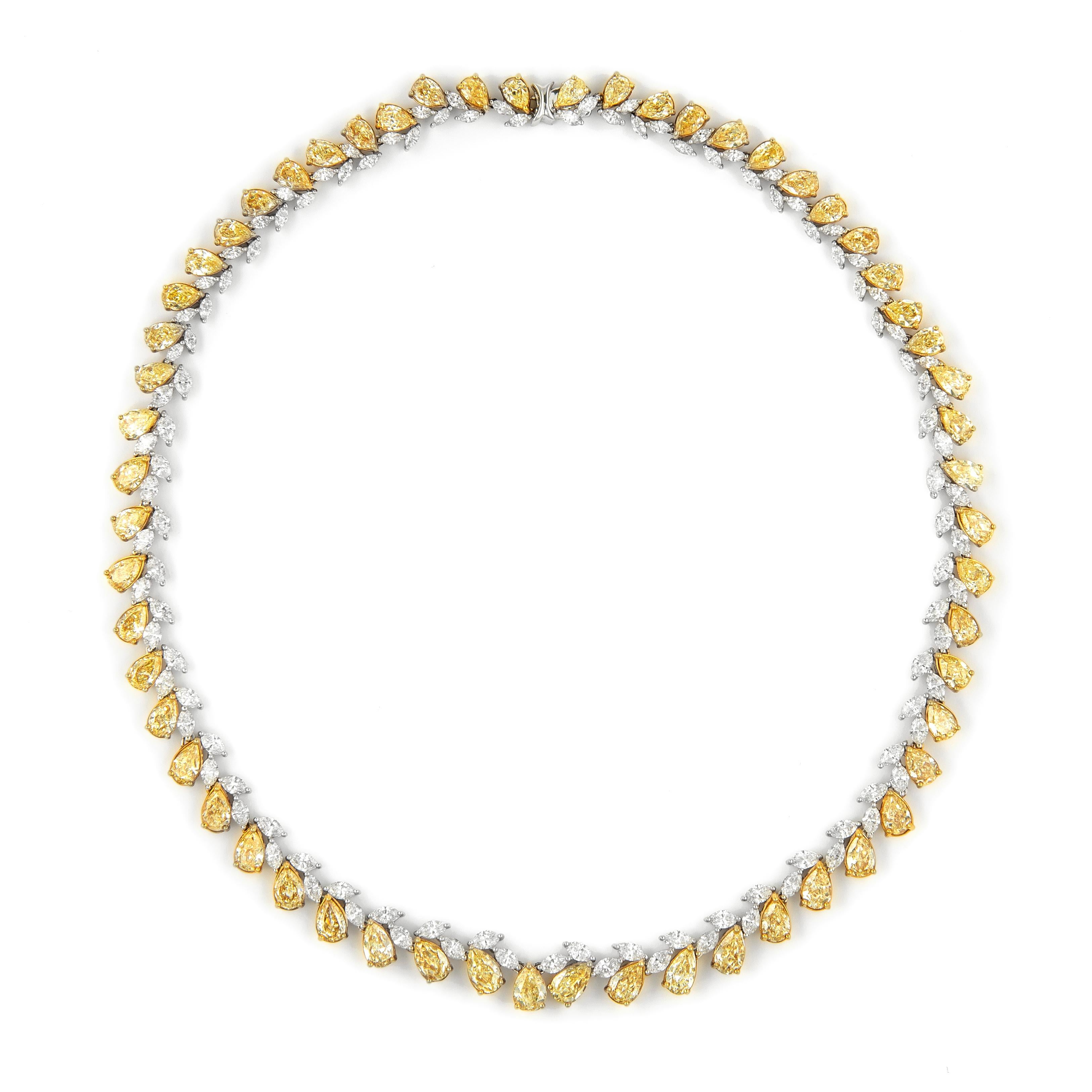 Halskette aus 18 Karat Weiß- und Gelbgold mit gelben und weißen Diamanten von Alexander 50,14 (Tropfenschliff) im Angebot