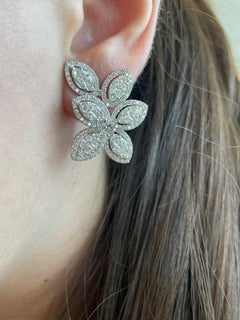 Alexander Beverly Hills 5.53ct Illusion Set Cluster Diamond Earrings 18k