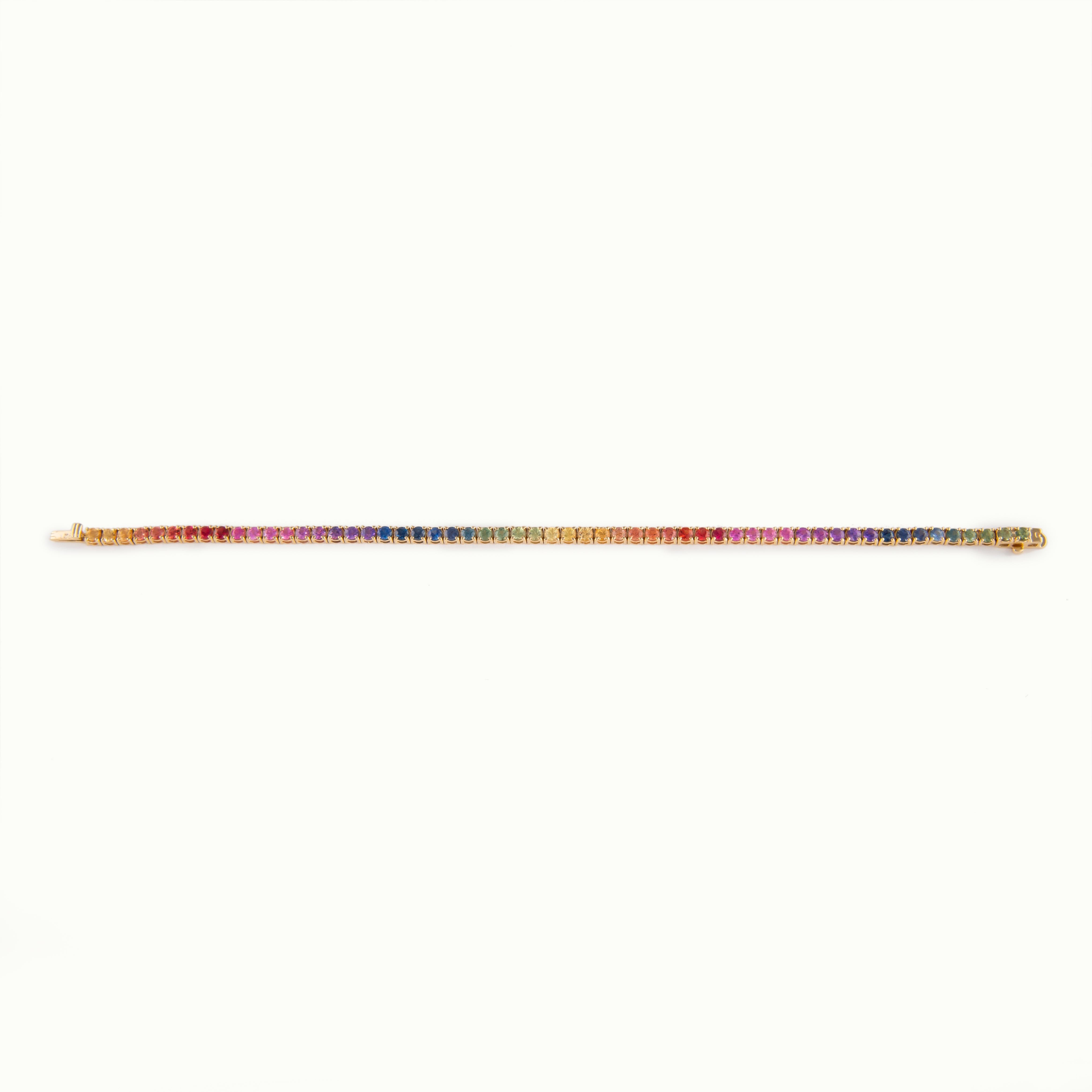 Alexander Alexander: Tennisarmband aus 18 Karat Gelbgold mit 5,66 Karat Regenbogen-Saphir (Moderne)