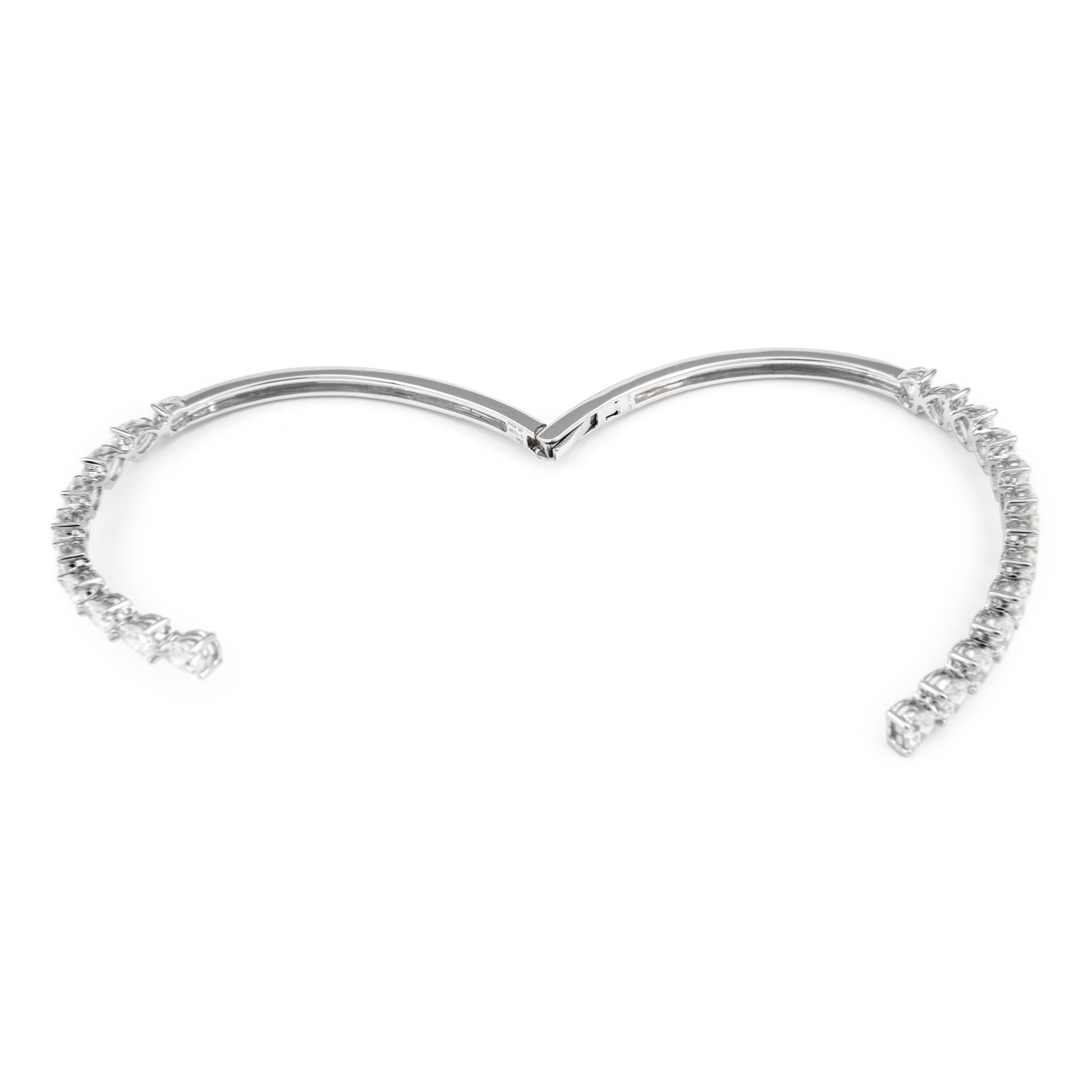 Alexander 6.40ct Heart & Pear Shape Diamond Bengal Bracelet 18k White Gold In New Condition For Sale In BEVERLY HILLS, CA