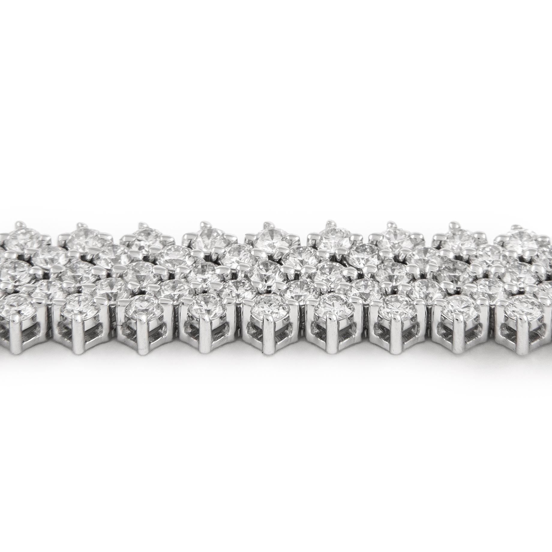 Taille ronde Alexander Bracelet à cinq rangées de diamants en or blanc 18 carats de 6,55 carats en vente
