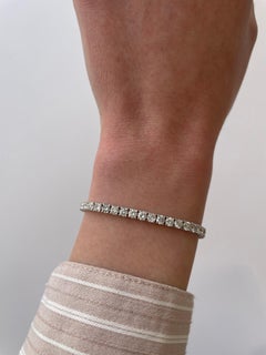 Alexander Beverly Hills Tennisarmband aus 18 Karat Weißgold mit 6,83 Karat D-F Farbe Diamanten