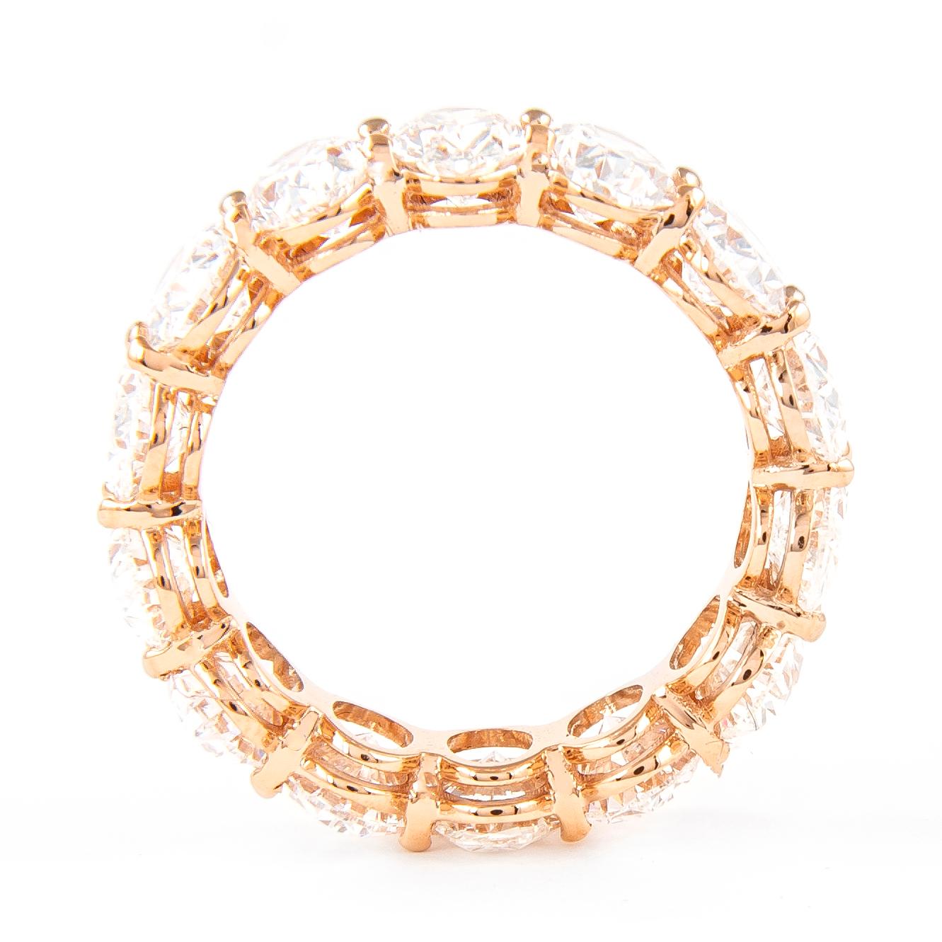 Eternity-Ring aus 18 Karat Roségold mit 7,08 Karat ovalem Diamant (Ovalschliff) im Angebot