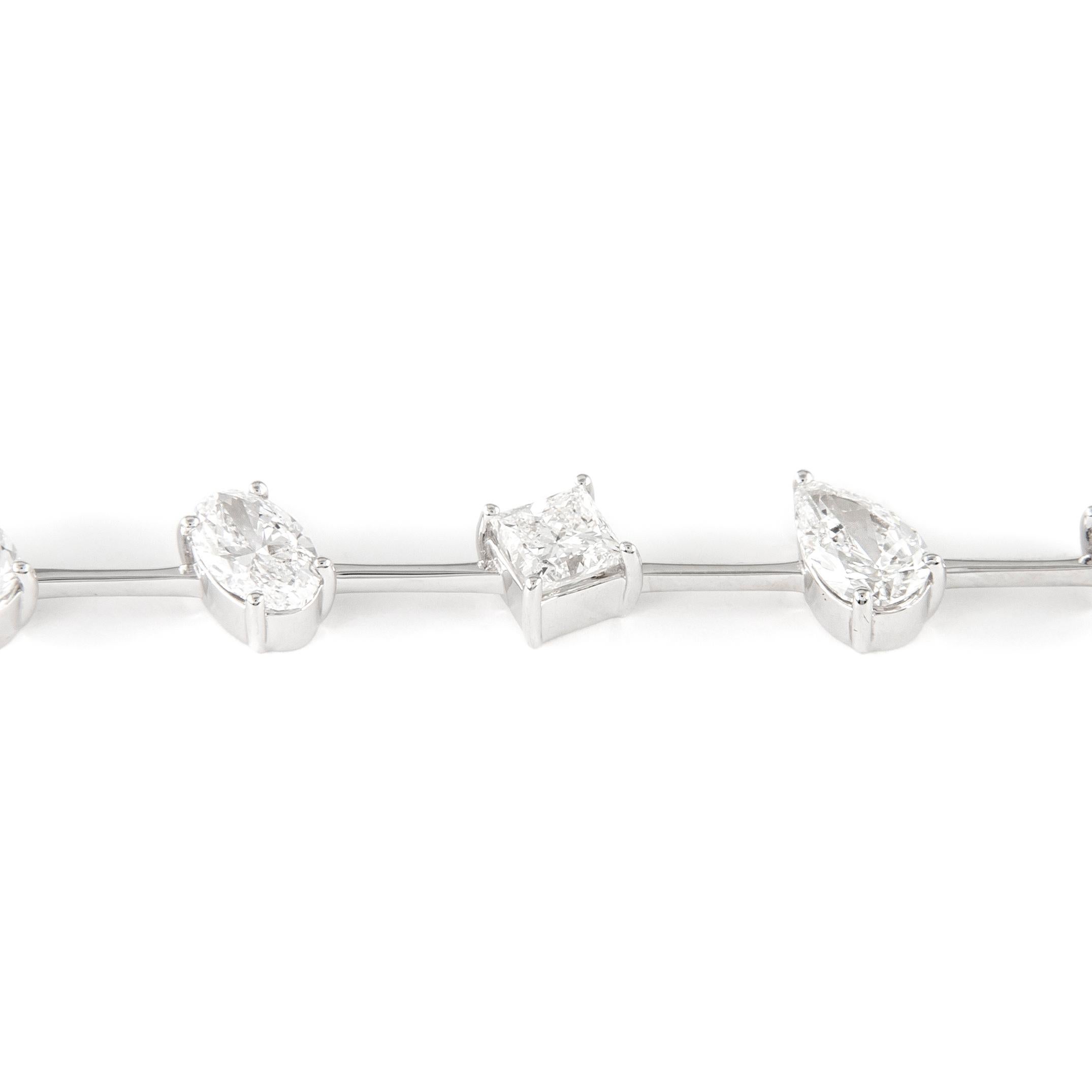 Taille ovale Alexander Bracelet en or blanc 18 carats avec diamants mélangés de 7,52 carats en vente