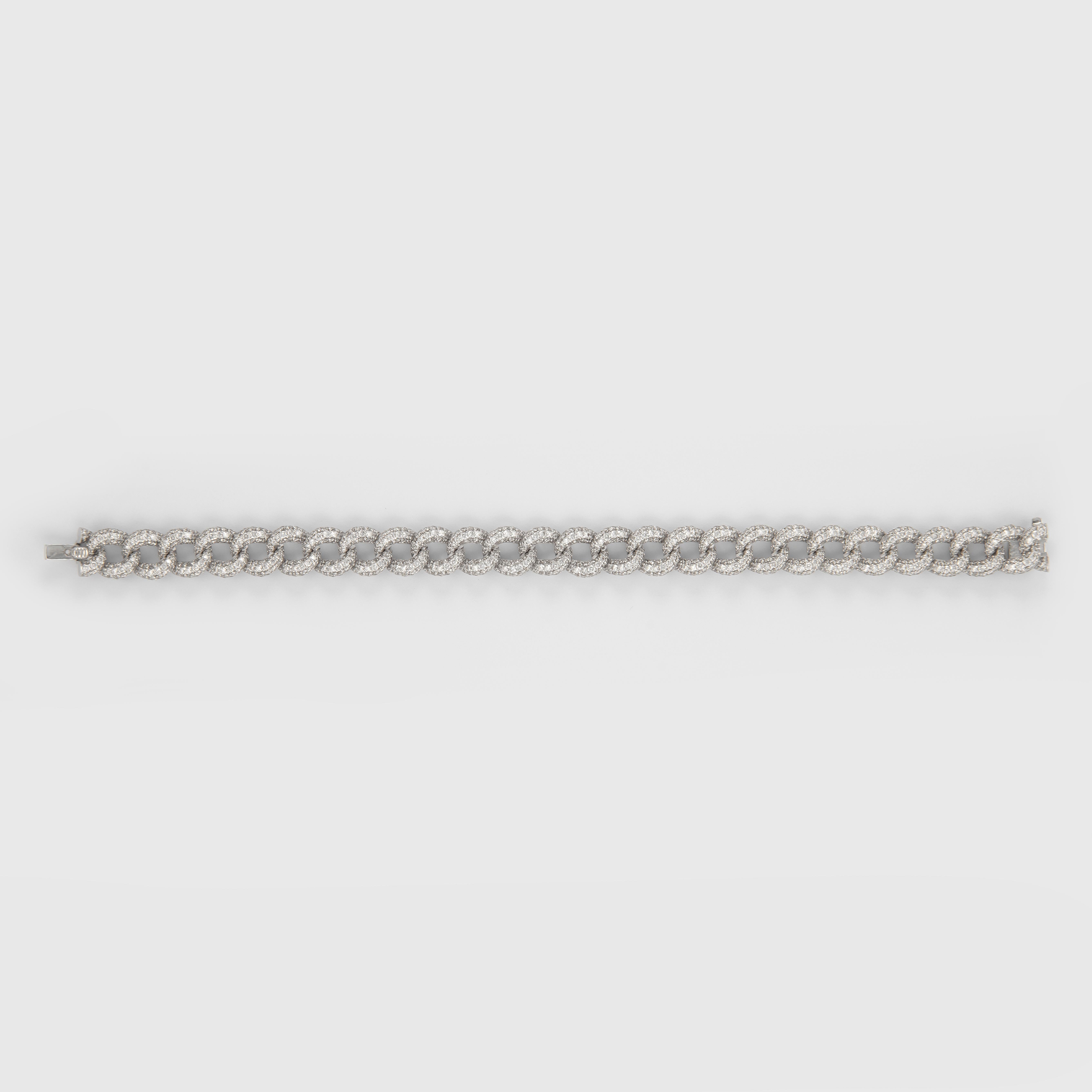 Modern diamond cuban link bracelet. By Alexander of Beverly Hills.
1128 round brilliant diamonds, 8.83 carats total. Approximately G/H color and SI clarity. 18k white gold.
Accommodated with an up to date appraisal by a GIA G.G., please contact us
