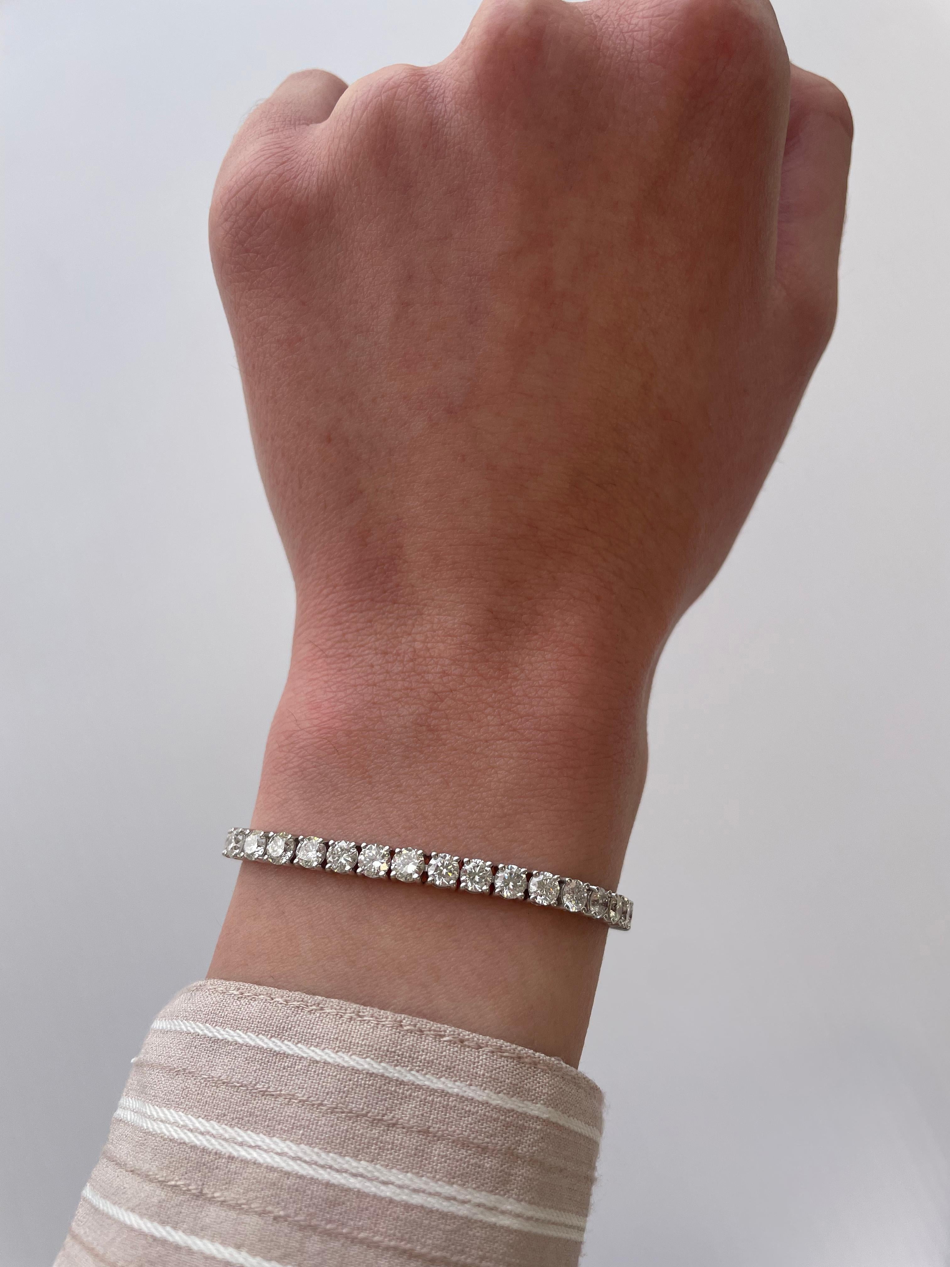 Exquisite and timeless diamonds tennis bracelet, by Alexander Beverly Hills.
45 round brilliant diamonds, 8.90 carats. Approximately D-F color and SI clarity. Four prong set in 18k white gold, 11.12 grams, 7 inches. 
Accommodated with an up-to-date