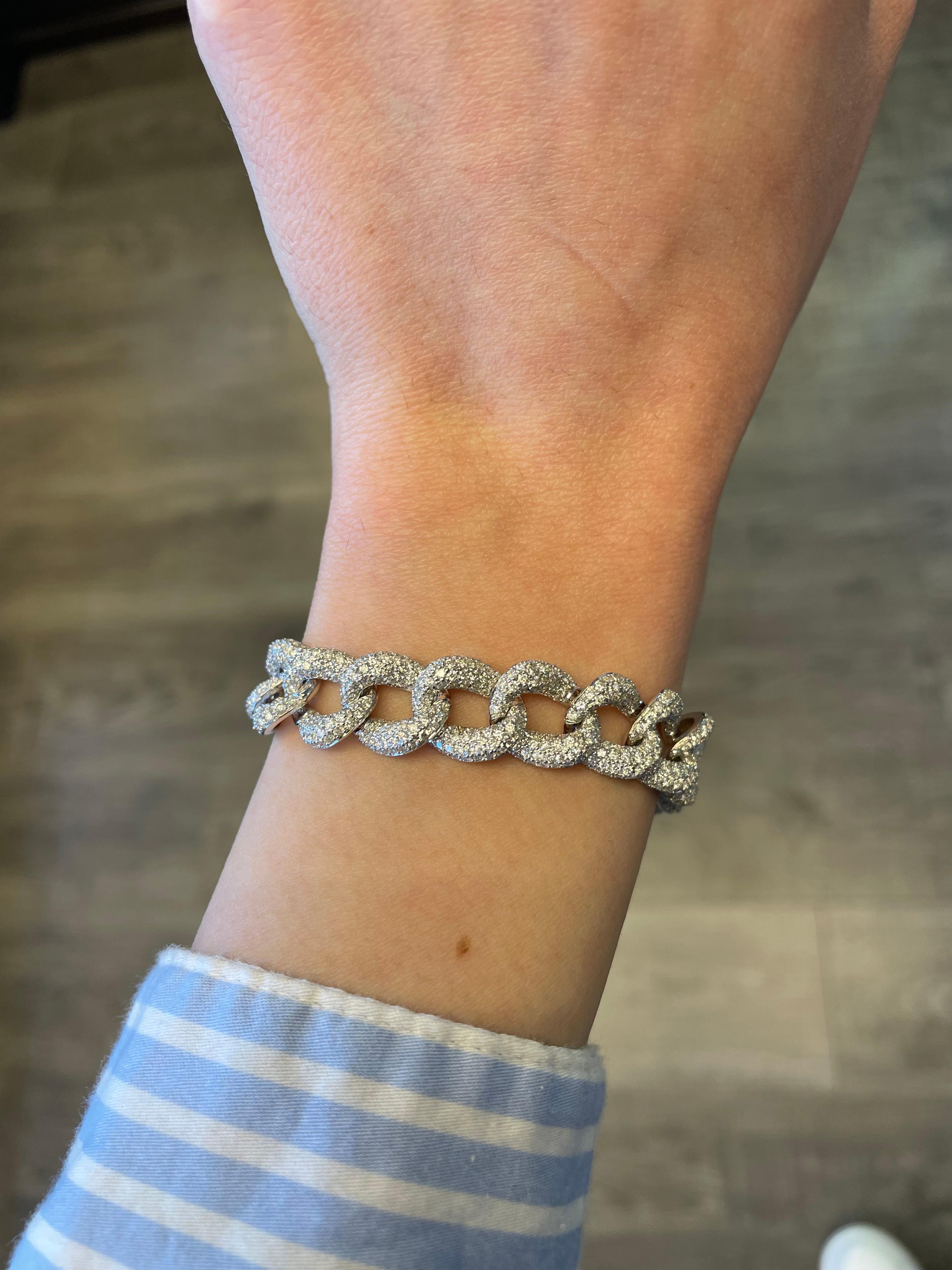 Modern diamond cuban link bracelet. High jewelry by Alexander Beverly Hills.
1290 round brilliant diamonds, 9.28 carats total. Approximately G/H color and VS2/SI1 clarity. 18k white gold, 42.74 grams, and 12mm width.
Accommodated with an up-to-date