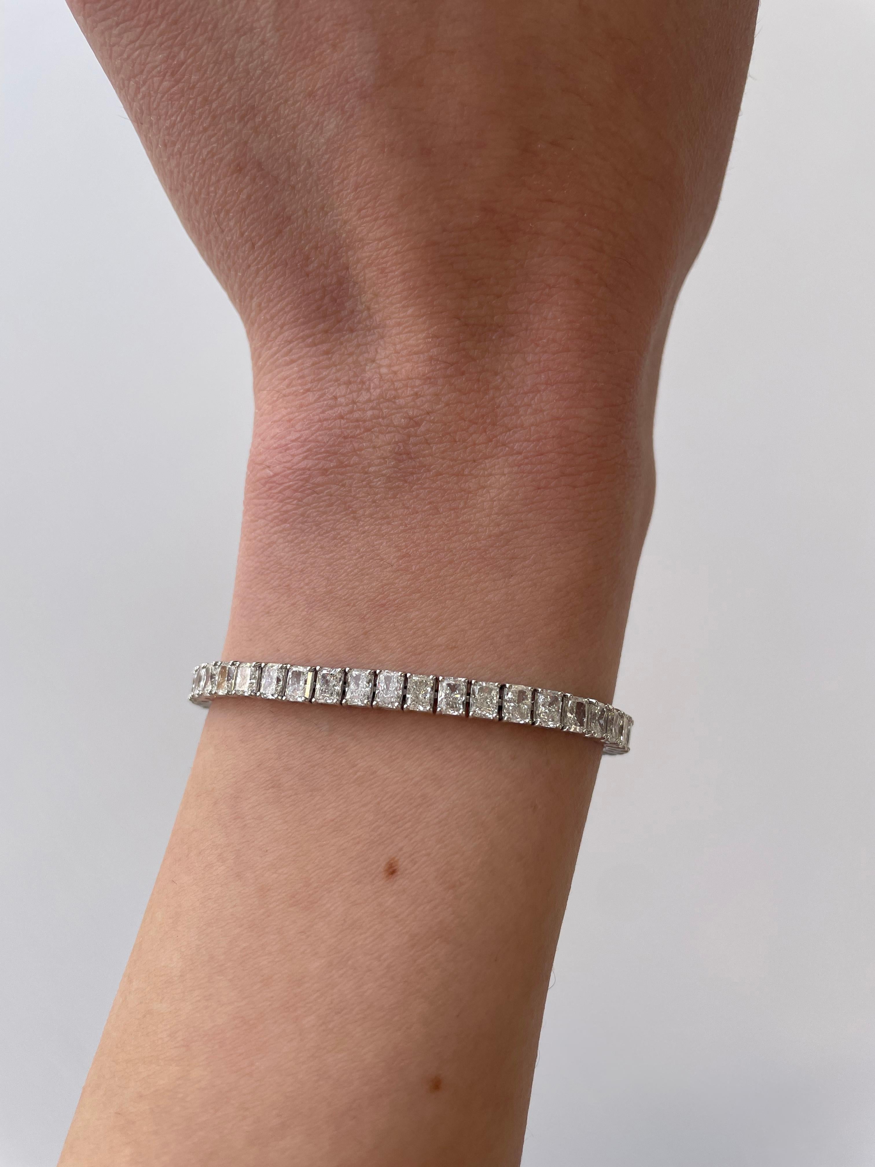 Stunning modern straight radiant cut diamond tennis bracelet. High jewelry by Alexander Beverly Hills.
54 radiant cut diamonds, 9.54 carats. Approximately G/H color and VS2/SI1 clarity. 18k white gold, 10.53 grams.
Accommodated with an up to date