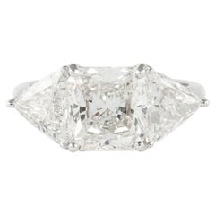Alexander, bague à trois pierres 18 carats avec diamant taille radiant de 3,00 carats certifié GIA