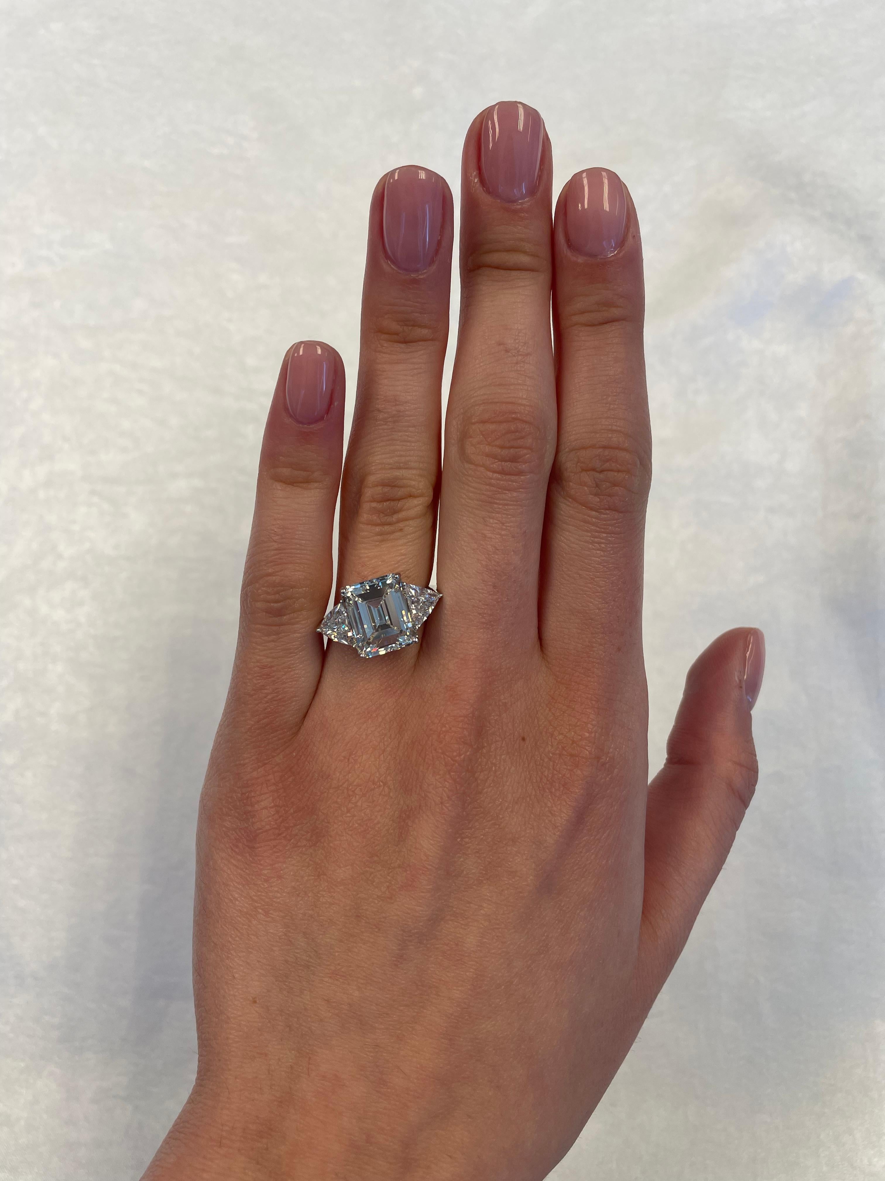 Moderno Alexander All GIA Certified 5,20 Carat Emerald Cut Diamond Three-Stone Ring 18k in vendita