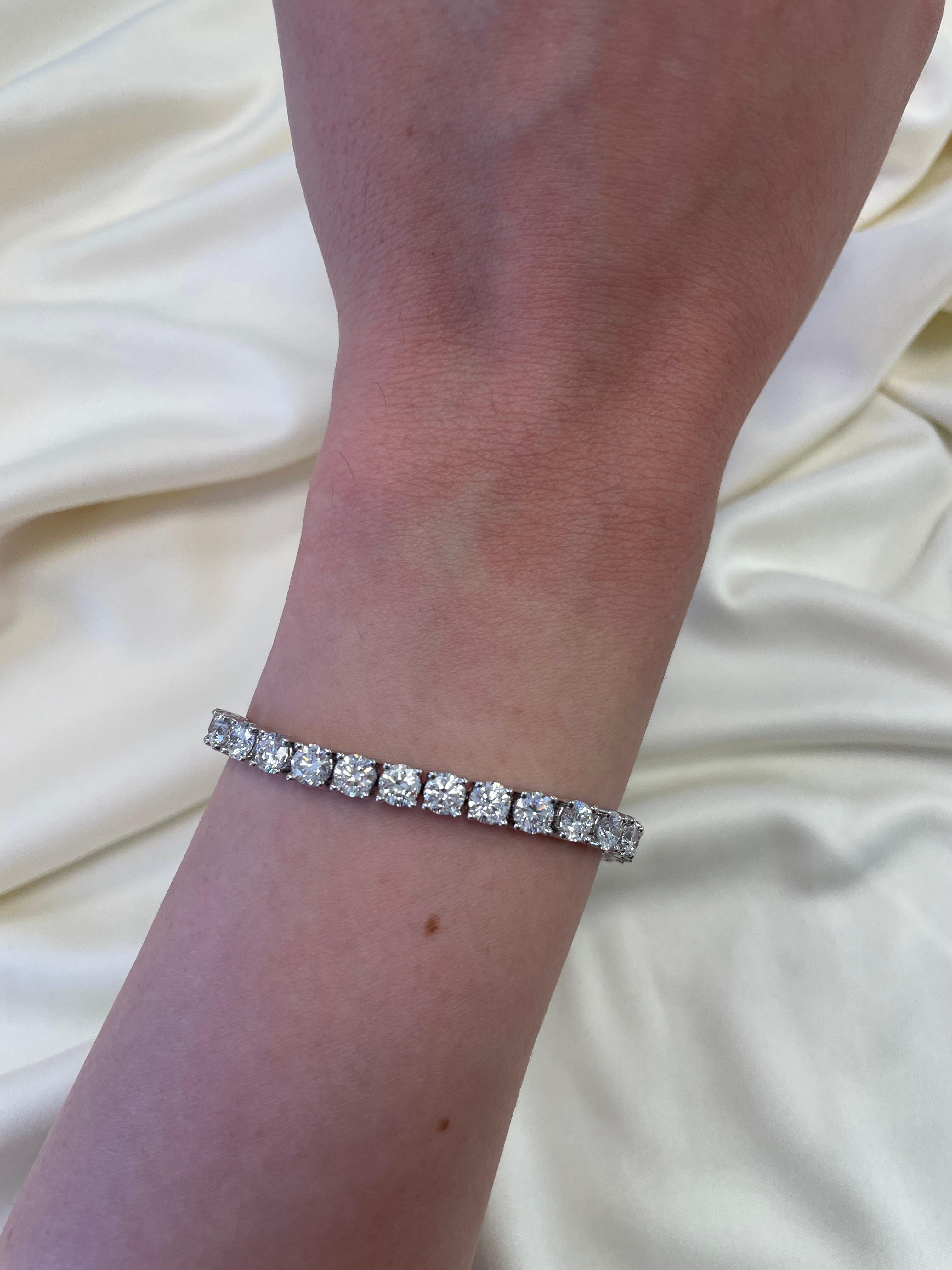 Stunning modern diamond tennis bracelet, all each stone GIA certified. High jewelry by Alexander Beverly Hills.
38 round brilliant diamonds, 11.85ct (0.31ct avg). Each stone GIA certified D color and VS2 clarity. Platinum, 23.09 grams, 7 inches.